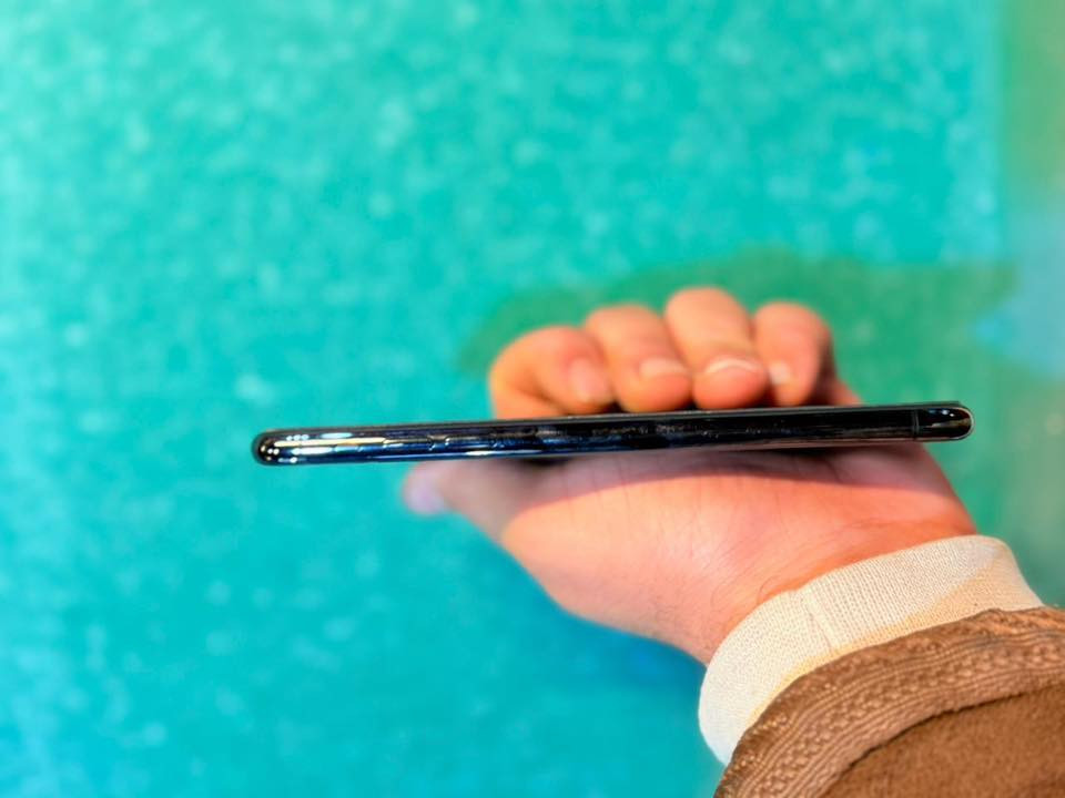 السلام عليكم ورحمة الله عندي 11 برو ماكس شرط شخط مايي  ذاكره 512 بس بطاريه مبدله اصليه فيس إيدي شغال بصمه الوجه  شرط شخط ما بي مايصرف شحن السعر 380 وبي مجال قليل  ويرهم مراوس شعندك نزل***********
