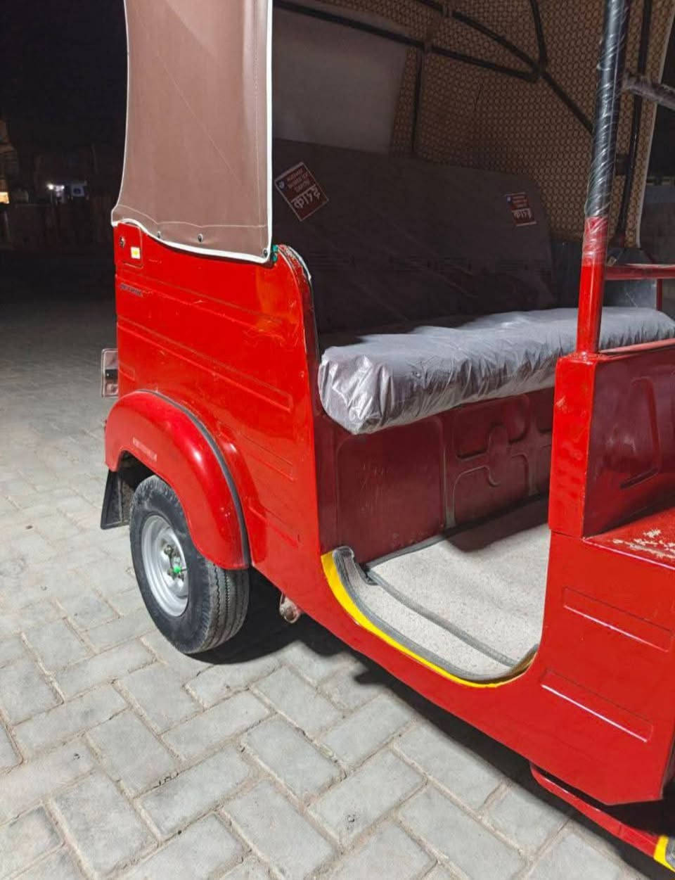 تكتك ٢٠ نضيفه محرك مجفت مره وحده السعر 5600  العنوان بغداد الدوره ***********
