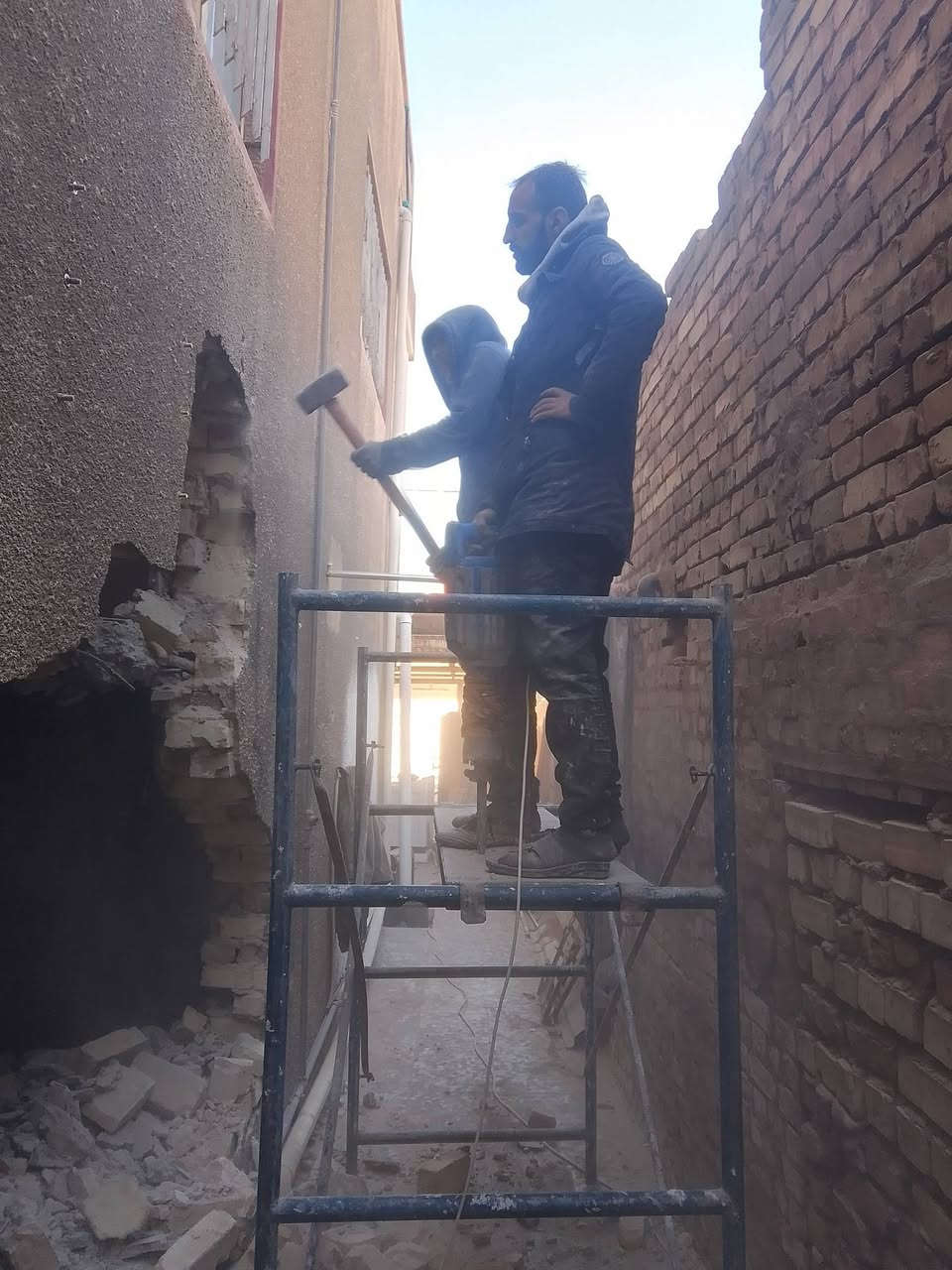 كادر تفليش سقوف جدان أرضيات قلع كاشي شتايكر تفليش كاصوصه صب  رباطات درج بيتونه ستار تكشير سيراميك حمام مطبخ قفاز ارضيه حادله ارضيه  رقمي وبي ***********
من رخصة الادمن السلام عليكم يوجد كادر عمال لتنظيف البيوت ويوجد كادر لتفليش البيوت ويوجد كادر لصب يدوي وصبت نظافه وصىب رباط وتصليط صطح ويوجد كادر لقلع السيراميك والكاشي والشتايكر ويوجد كادر لحدل القطع وتخيل سبيس ويوجد كادر لتصعيد المواد كافه 
***********
