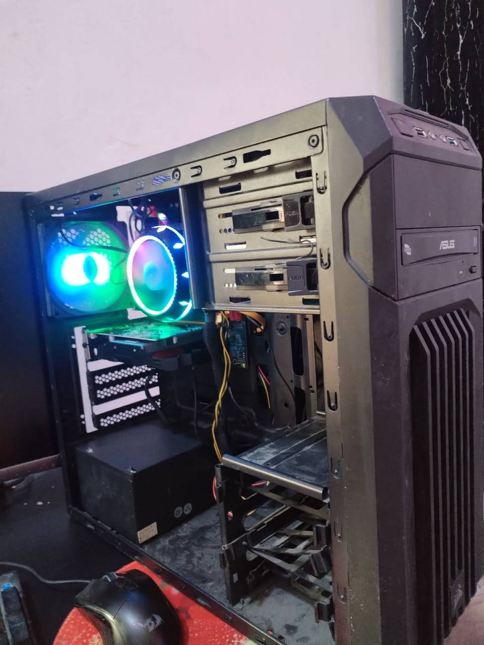 الكيس البيع السعر 190 الف
الكارت GTX 1050
Intal xeeon 2680v4 
x99 Motherboard 
ssd 128
ram 8gb ddr4 
Power supply 500
وشرط الفحص
موجوده بيه العاب جتي اي 5 
وفورت ناية
شراي يراسلني واساب
مزنجر مزدود
***********
