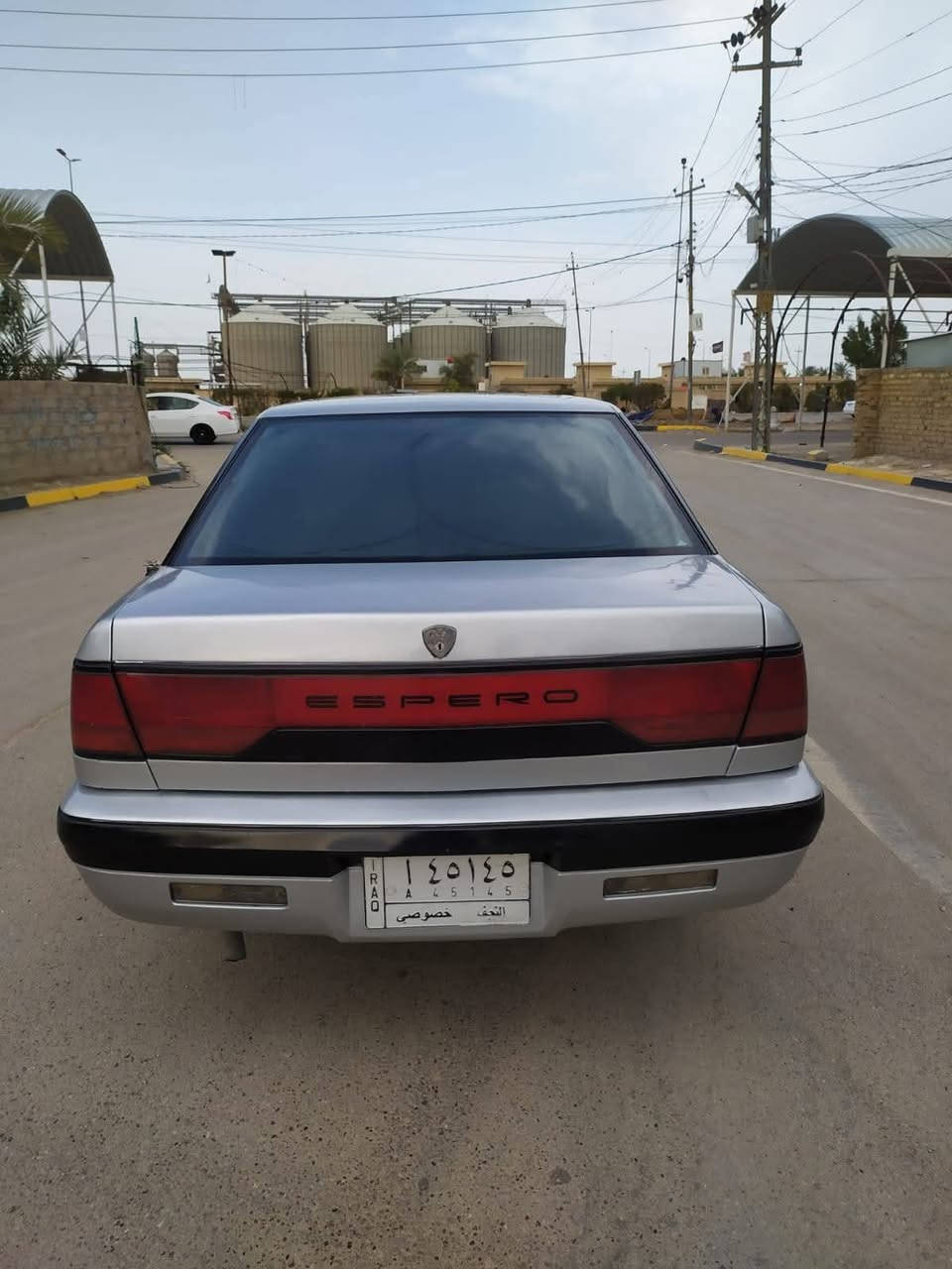 السلام عليكم دايو اسبرو موديل 94 للبيع فقط بدون مراوس سياره جديده وجاهزه وترايك وين ما تريد حداديه جديده نفط امامي خلفي تخم تاير كير مكينه مكفولات اخوان سعر السياره 23 ورقه مجالها جدا بسيط اخوان لا احد يخابرني جو العشرين لان السياره مكلفه ازيد من هذا السعر مكان السياره نجف ناحيه الحيدريه اي استفسار اتصال على هذا الرقم ***********
