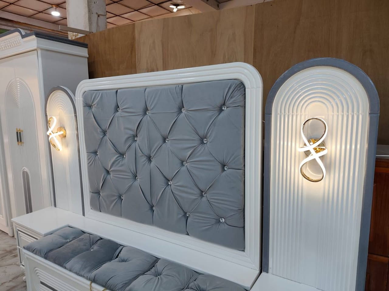 السلام عليكم توفر لدينا 3موديلات متوفر ه حاليا مسوي خصم بمناسبة ولادة الامام المهدي عجل الله فرجه ونشتغل حسب الطلب شغل عراقي تصميم تركي الغرف كولهه بلوك 18العنوان ناصريه ماعليك بس اتراسلنه وات ساب ***********بىدارة ابو علي ولدينا توصيل كافت المحافظات
