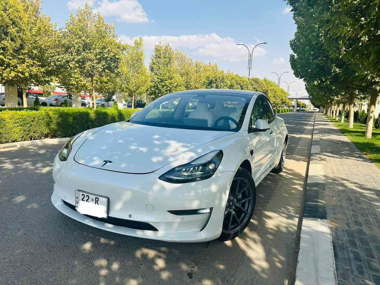Tesla model 3 dual motor long range 2023🔥

30 hazar km roshtea🔥

1 parcha bas bonet 

Erbag sukan bn pe

Patre ba shart

Pesh u psht ba shart

Full fulll nau spe 
***********
ئەگەر موشتەری نی سەرمان مەیەشێنە لەگەر رێزم❤️ أربيل, العراق
