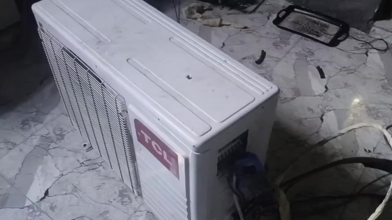 تبريد ثلج TCL طنين سعره 325وبي مجال شرط ما مصلح ***********
