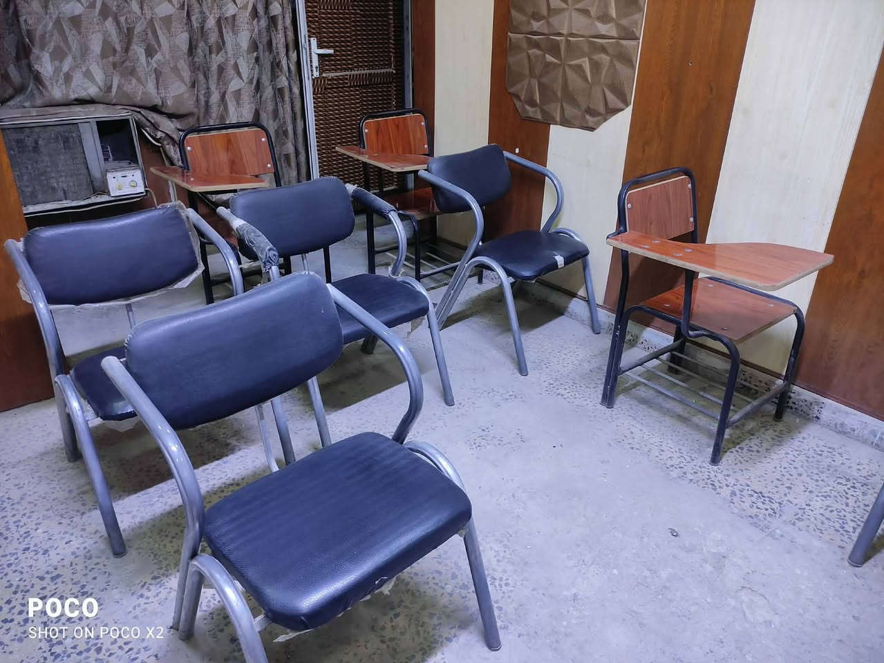 لوازم مدرسية للبيع
كرسي مكتبي عدد 5
كرسي رحلة عدد10
لوحة بيضاء حجم كبير عدد 1
ميز مكتبي كبير عدد 1
الاثاث نضيف جداً 
السعر 300 الف قفل
المكان نجف كوفه ساحة حبيب الرعاش 
***********
