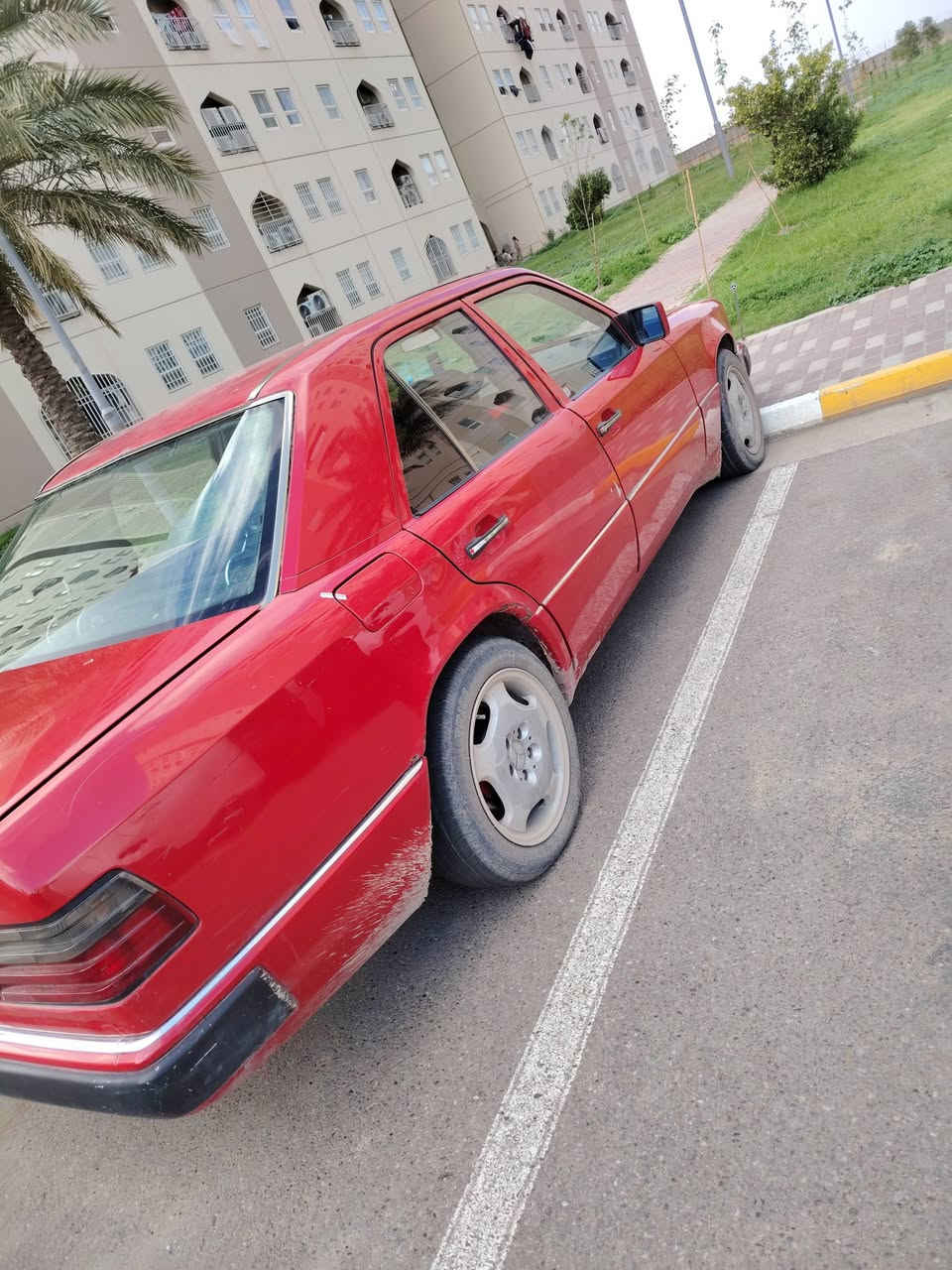 مارسيدس موديل 1990 لون احمر بأسمي شماليه اربيل جديده رقم دولي جاهزه سعرها 60  وبيه مجال الاتصال على الرقم ***********  ومن الله التوفيق
