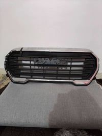 شباك جديد • جمسي تيران • اطار مكسور