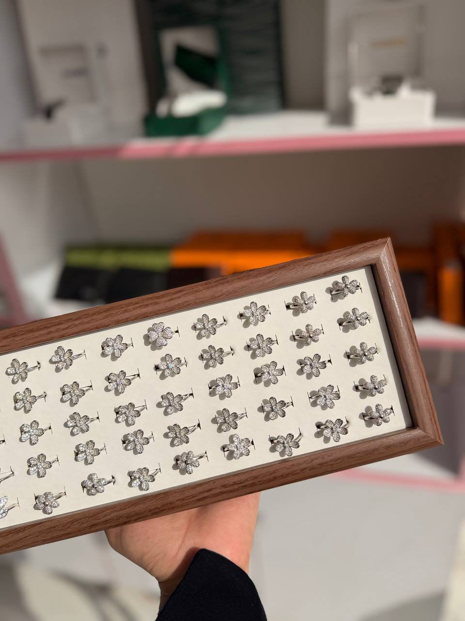 محابس العيد ستيل لون ثابت واشكال تخبل 🥹♥️♥️🍒 
بسعر فقط 5 الف توصيل لجميع محافظات العراق 3


**إذا كنت صاحب هذا الإعلان وتريد حذفه لأي سبب، رجاءا أرسل رسالة إلى الدعم الفني**