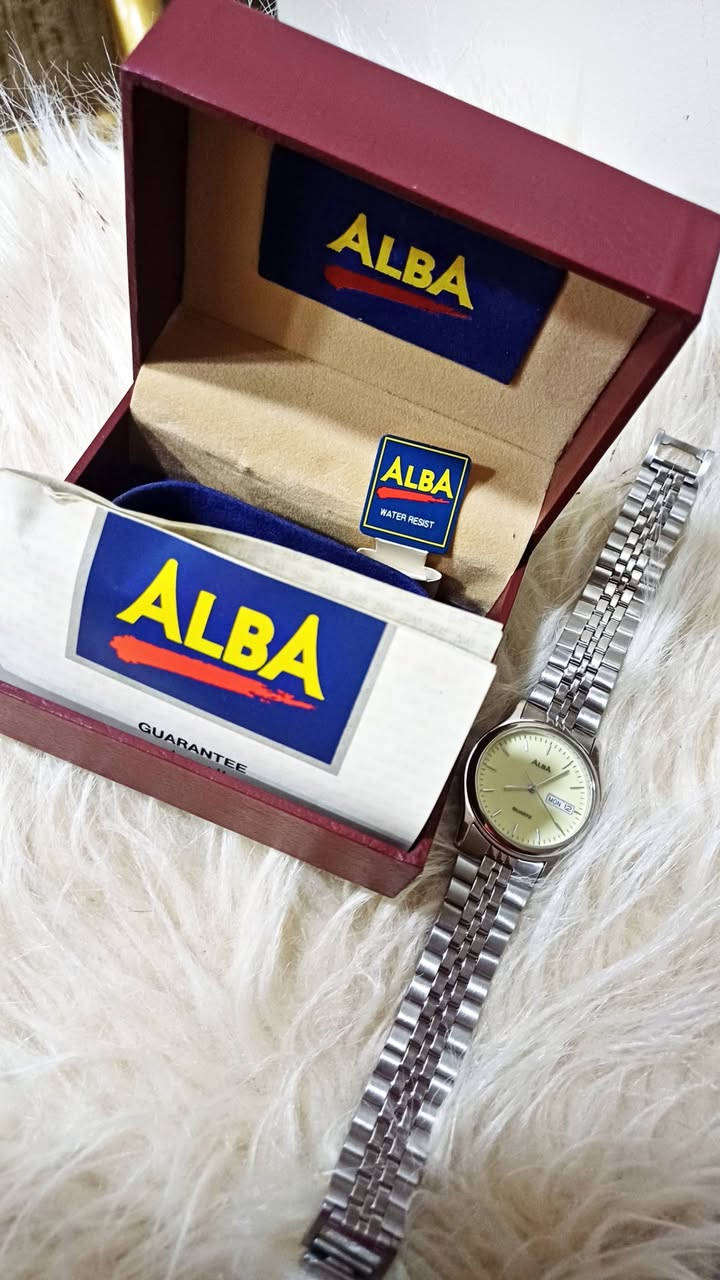 لعشاق الساعات
ساعة ALBA الأصلية (تابعة لشركة Seiko اليابانية)
ساعه vintage كلاسيكي

حالة: جديدة تمامًا لم تُستخدم نهائيًا ✔️

معاها العلبة الأصلية + ضمان 

✨ المواصفات:

- موديل: V733-X031

- حركة Quartz ياباني

- عرض اليوم والتاريخ (Day-Date)

-الساعه مقاومة للماء

- ستانلس ستيل بالكامل

- تصميم كلاسيك شيك مناسب للشغل والمناسبات

📍 حالة ممتازة بدون أي خدوش

البيع لأعلى سعر


**إذا كنت صاحب هذا الإعلان وتريد حذفه لأي سبب، رجاءا أرسل رسالة إلى الدعم الفني**