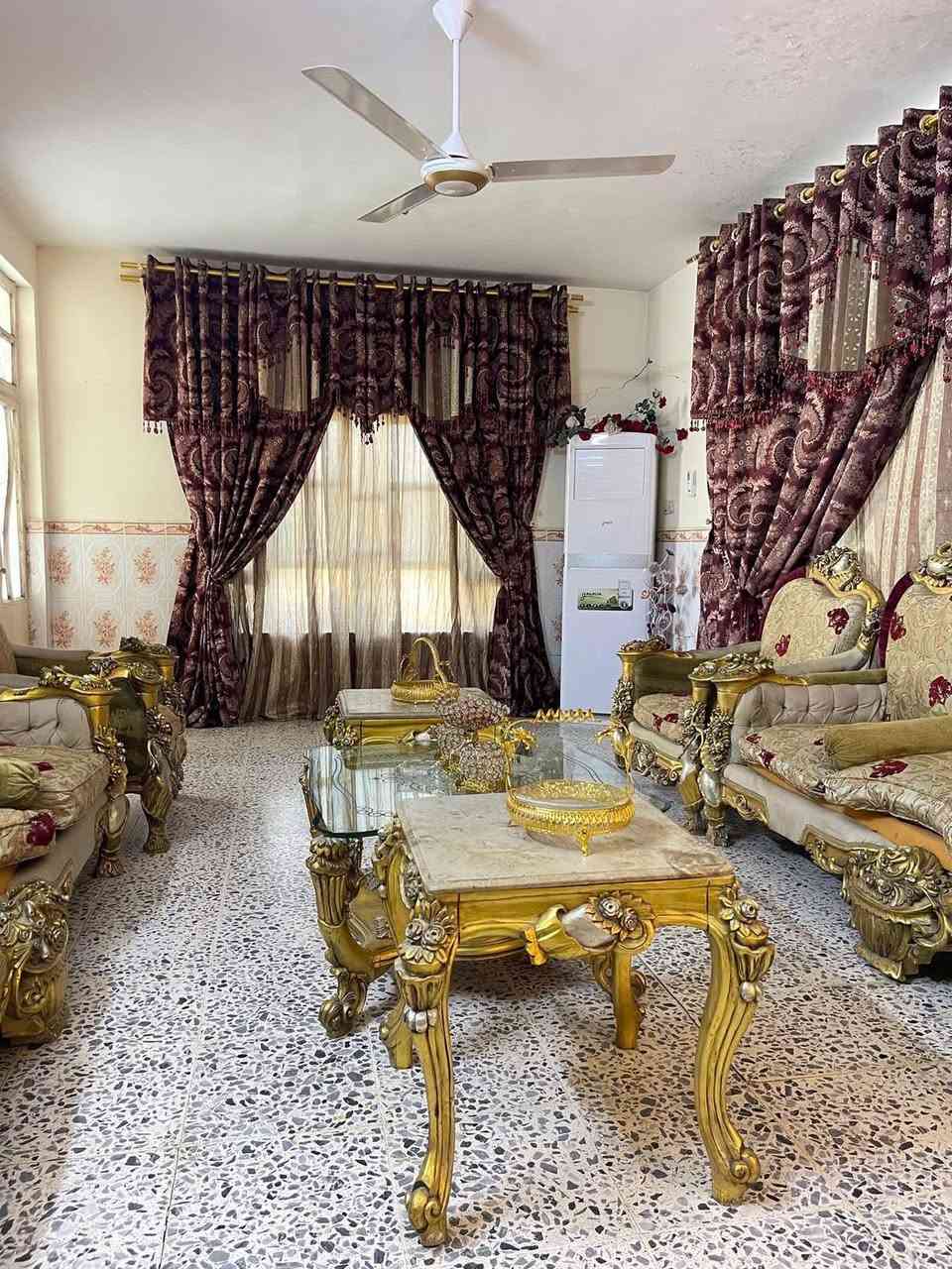 تخم مصري زان ثقيل
مع طبلات مرمر  2
وطبله وسطيه كبيره
مع البردات وزولية 
العنوان / تاجي مقابل منشأة نصر
للتواصل واتساب /***********
