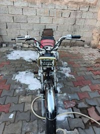 دراجه يرانيه نضيفه كهربايات كلهن شغاله عوزه بس باتري سعر ب 300الف وبيه...