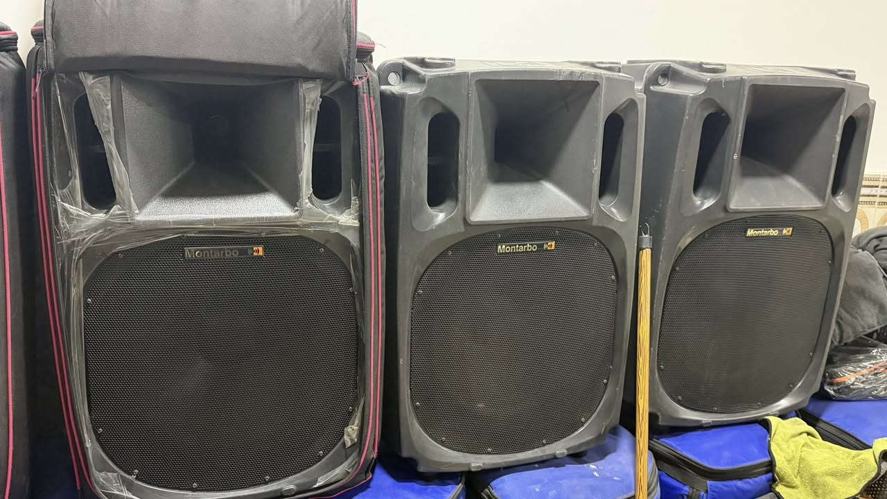 من رخصت الدمن المحترم
3زوج w17اصلي للبيع وعدي مايك سنهايزر وعدي مايك شور واير لس للبيع 
مكاني نجف ما متواجد عل مازنجر ***********
