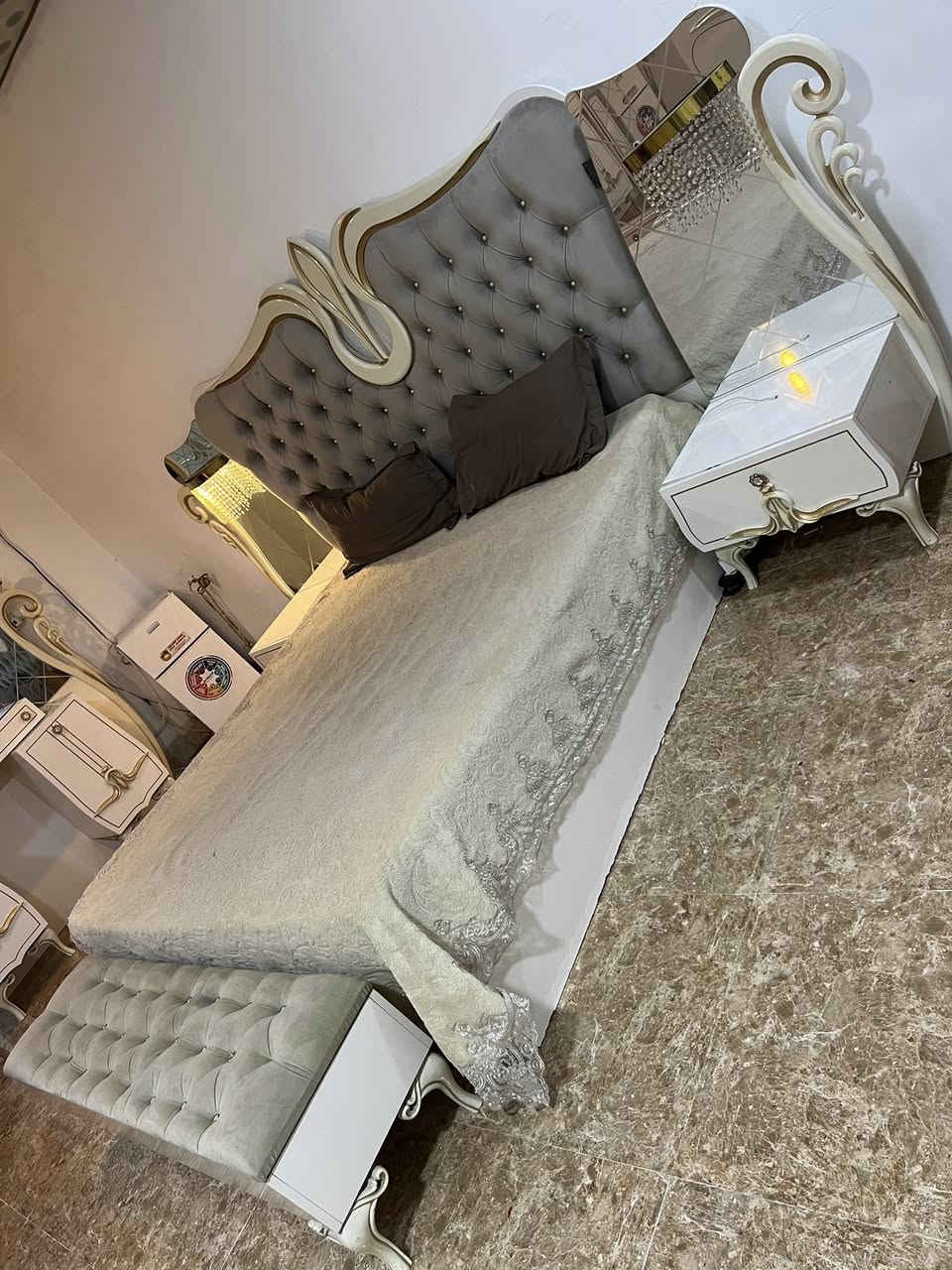 غرفة نوم للبيع 5 قطع نضيفه بسعر مناسب للتواصل واتساب او رقم ***********
