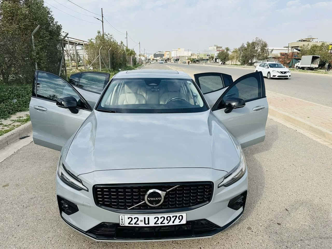 ..الســـلام…عليــكم ….اقره التفاصيل للاخير
للبيع فقط بدون مراوس
فولفو اس60 بلص 2024 dark theme فول مواصفات
ترقيم جديد اربيل -رقم مرتب
كتاب (باج) تظليل يمشي بكل العراق من الشمال للجنوب
بيها داش كام (امام وخلف وداخل) السيارة تسجل 24 ساعه وتكدر تشوف السياره من اي مكان عن طريق الموبايل صورة وصوت وموقع مباشر
محرك 2.0 توربو هايبرد خفيف mild hybrid 
لون سمنتي
التسارع من 0 الى 100 ب 6 ثواني
بانوراما
لايت امامي ديناميك اوتو متحرك مع الستيرن
كشافات led كهرباء
كاميرات 360 + مرايا جانبيه شفط مع هيتر اوتو
تعتيم تلقائي للمرايا الجانبيه مع الوسطيه
كار بلي+اندرويد اوتو
داخل بيجي
كشنات جلد + هيتر تدفئه+كهرباء+ خزن
صندوق كهربائي فتح اوتوماتيك بواسطة حساس ع الرجل
نظام تنقية الهواء داخل السياره
خاصية التبريد التلقائي لشاشة المعلومات
رادار 360 درجه اماميه وجانبيه وخلفيه
بصمه مع اضواء ترحيب+ دخول ذكي
4 ابواب بصمه فتح وغلق
نظام مراقبة الطريق وتنبيه تلقائي عند عبور السرعه المحدده في الشارع
مثبت سرعه تفاعلي + مانع اصطدام امامي وخلفي وجانبي
نقاط عمياء
اطار 19ً انج perly جميع الفصول بلادي
نظام مراقبة هواء الاطارات
نظام المساعده على الركن
نظام خرائط بلدشبول الامامي والشاشه الوسطية شغال مع اللغه العربيه بلادي 
اناره داخليه كامله بلبيبان وتحت الارجل مع التحكم بشدة الاضاءه الداخليه
مداخل تايب سي عدد 4 + مدخل سيم كارت
كير اوتو 8 نمر + كير عادي
نظام اوتو ستارت ستوب
هاندبريك كهربائي اوتو دكمه
مستشعر المطر (تشغيل الماسحات عند المطر تلقائي)
وبعد بيها موصفات اسف ع الاطاله
السياره بيها ربع بنيد صبغ + جامللخ السائق صبغ يعني قطعتين صبغ + باب خلف السائق تعديل بارد
ايرباك فقط الستيرن طاك ومرجع بلادي شركة
البجم وخلف السياره كبس الضرر فقط طرف السائق
السياره رقم اربيل جديد بأسمي والتحويل مباشر ميطول نص ساعه
هذا رقم الشاصي 
7JRL12TL8RG282776
السياره ماشيه44 الف ميل وقابل للزياده
سعر السياره 205$ وبيها مجال كلش قليل 
للاستفسار اكثر الاتصال ع الرقم ***********
متوفر واتس اب
غير متواجد ع الفيس
