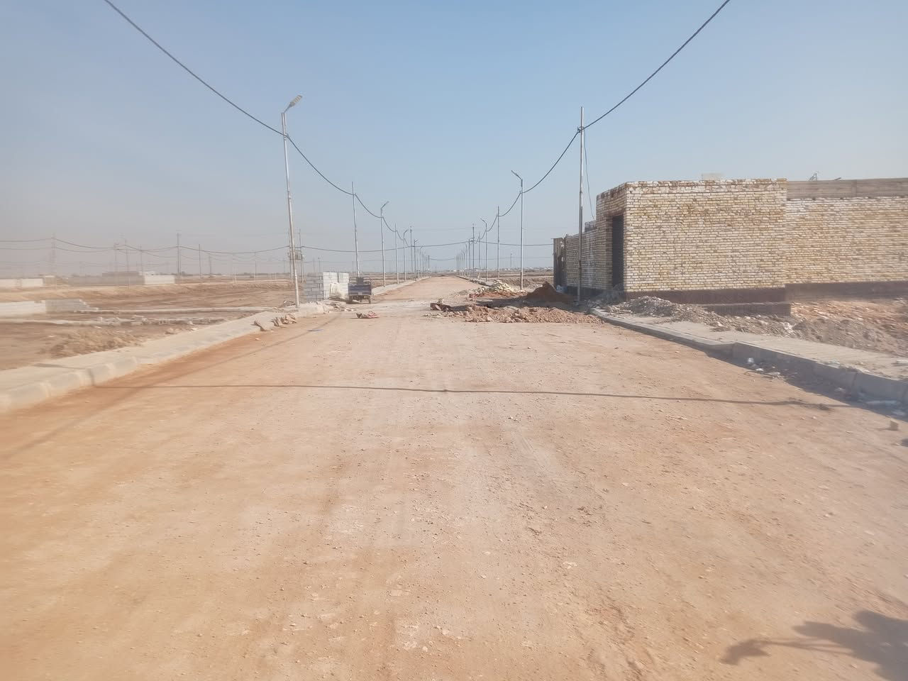 السلام عليكم اخوان عرصة للبيع ٢٠٠ متر سند ٢٥ مداور ثاني يوم كافة الخدمات ماء مجاري كهربائ ارصفة تبليط عنوان الزيتون عرصات حجي عزير تواصل خاص او *********** بي واتساب
