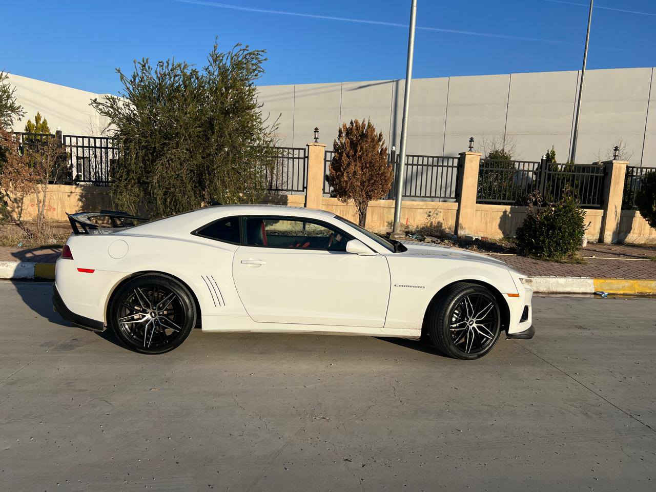 سلام عليكمم ...
اعلا مواصفات بالكمارو عدا الفتحه
السياره كلش نظيفه 
موديل 2015
محدث ZL1
جنحZL1
كير مكينه ممفتوحات بلاديات 
السياره باسمي
شرط التحويل والغرامه
دفتر بنزين
محرك ٦ سلندر
داتا شو
كيجات اصليه 
كراسي كهرباء
تحكمات ستيرن 
شاشه اعطال 
كشن جلد
سستم صوت 
دمام بالدشبول
شفتات سرعه 
ويل ٢٠
بجم زنون
حادث جاملغ وبنيد بدون دواخل 
السياره كلش مميزه ونظيفه  
مكان السياره كركوك
سعر السياره خاص

*********** كركوك, العراق
