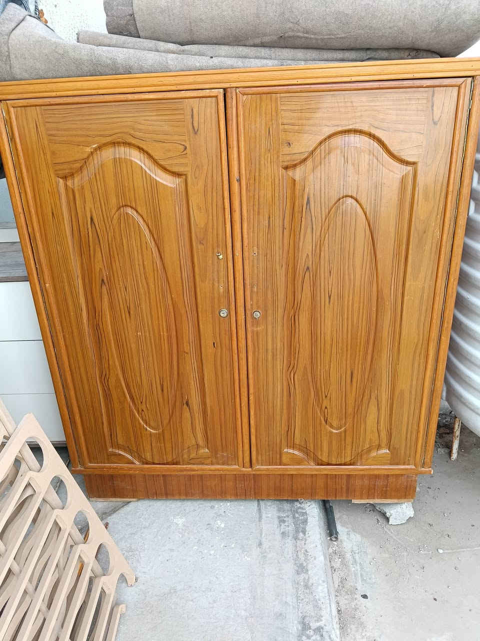 السلام عليكم اغراض للبيع جرابي طابقين سعر 90الف بعدهن جدد بوفيه على شكل كنتور سعرهه ب70 وبيهه مجال بسيط سبلت ابو طن مشتغل موسم واحد ب250


**إذا كنت صاحب هذا الإعلان وتريد حذفه لأي سبب، رجاءا أرسل رسالة إلى الدعم الفني**