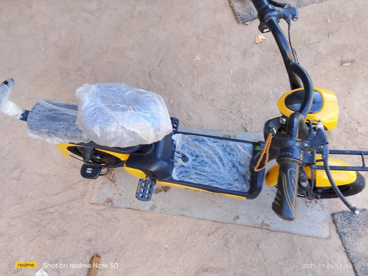 السلام عليكم دراجه شحن حجم 14 للبيع مكاني تنومه السعر 150 وبيها مجال الاتصال ***********📞
