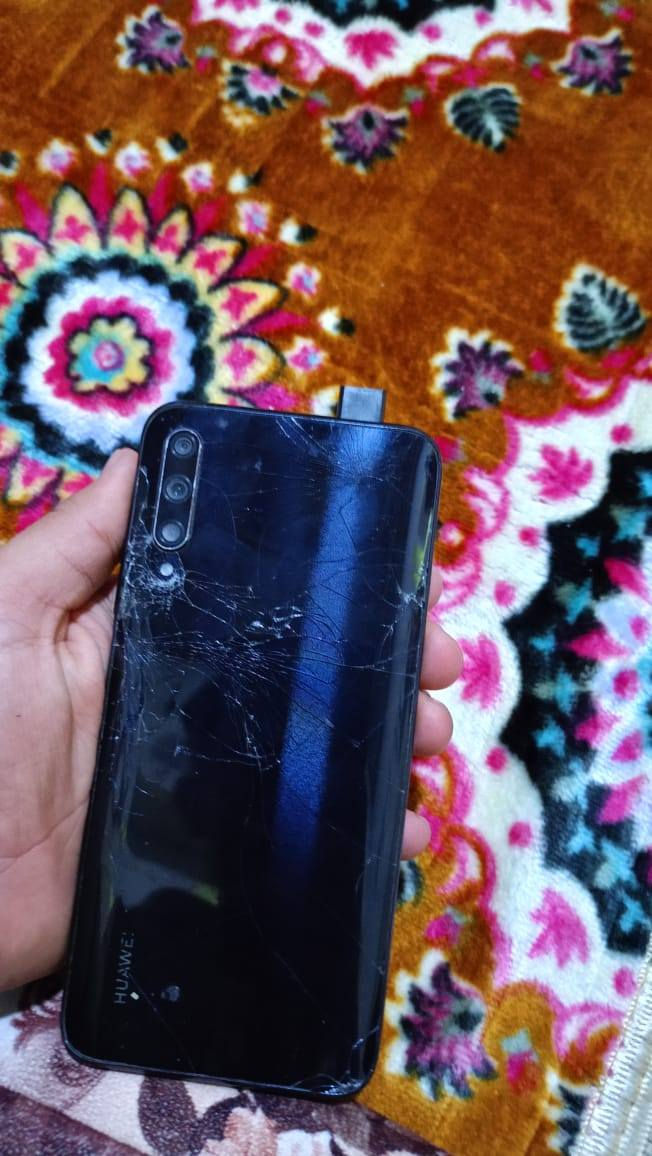 السلام عليكم 
Y9s للبيع كما موضح في الصور رام 6 مفتوح مبدل شاشة اصلية بدون ملحقات ب120 وبي مجال 
 
متواجد خاص 
رقم ***********
