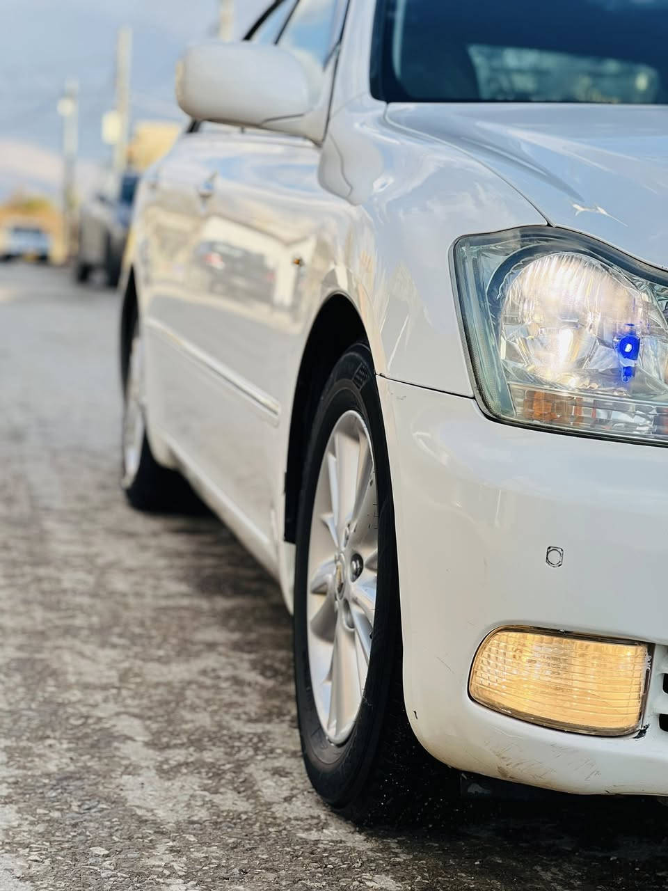 شاهینە مووس.
2004
182  بێ دووکەڵ.
ناو کرێمی .
دوو دووگمە
بەس شووێن مووسەکانی بۆیاخە 
شاشە
سووکان کارەبا .
کووشن کارەبا .
مەجمووعە سووکانی لێکزس .
تەقەو ڕەقەی نییە .
 .ساردوو گەرمی بەسراوە .
برێکی بەسراوە .
کامل مەسرەف کراوە .
دەعموو لێ دراوی نییە .
سعری 57گەڵاو مەجال .
***********
***********سەسایەق
