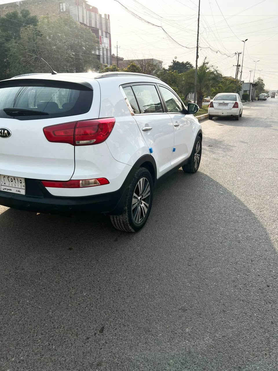 يا الله سلام عليكم
سبورتج 2016 خليجي نص فول 
مرقم بغداد مواصفات السياره 
مكينه 2000 دوش
داخل دوشمه جلد
لد امامي 
قماره حديد
شاشه صغيره
تحكمات ستيرن جهتين 
صدر جديد
تايرات نضيفه
مكينه كير بدون فتح 
وبعد بيه مواصفات سياره صبغ جاملغ بدون فتح والباب السياق صبغ والباب الورا مباوك فقط بدون دواخل مكفوله سعر السياره 140 و بيه ```مجال مكاني حي تونس***********
