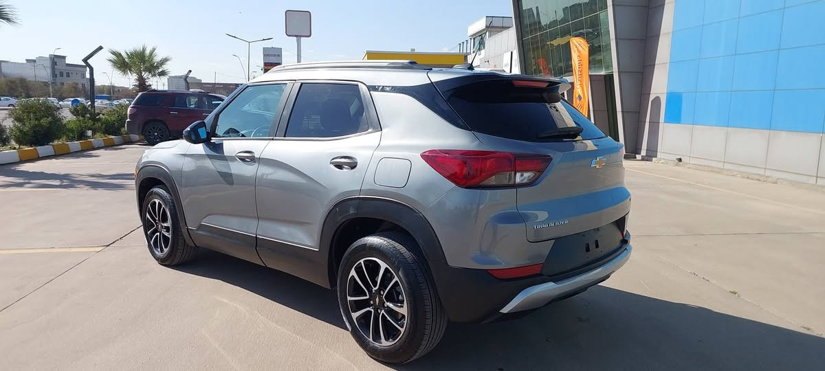 شوفرلێت ترابلێزەر 
مودیل 2025 LT
مواسەفات 
بەسمە 
شاشە گەورە 
گێج ئەلکترۆنی 
مەکینە 3 پستن تۆربۆ 
دەبل ئەکسل 
داتاشۆ 
لێدران 
6 پارچه بۆیاخە 
پێش و پشت کەپس 
ناو دەرگا کەمێک گرتوە 
سەقفی توزیک PDR
ئێرباگ تەنها شان سیستەم 
3 مانگ کاتی لەگەلە 
سعری 120 وەرەقە 
شوێن هەولێر 
***********
*********** أربيل, العراق
