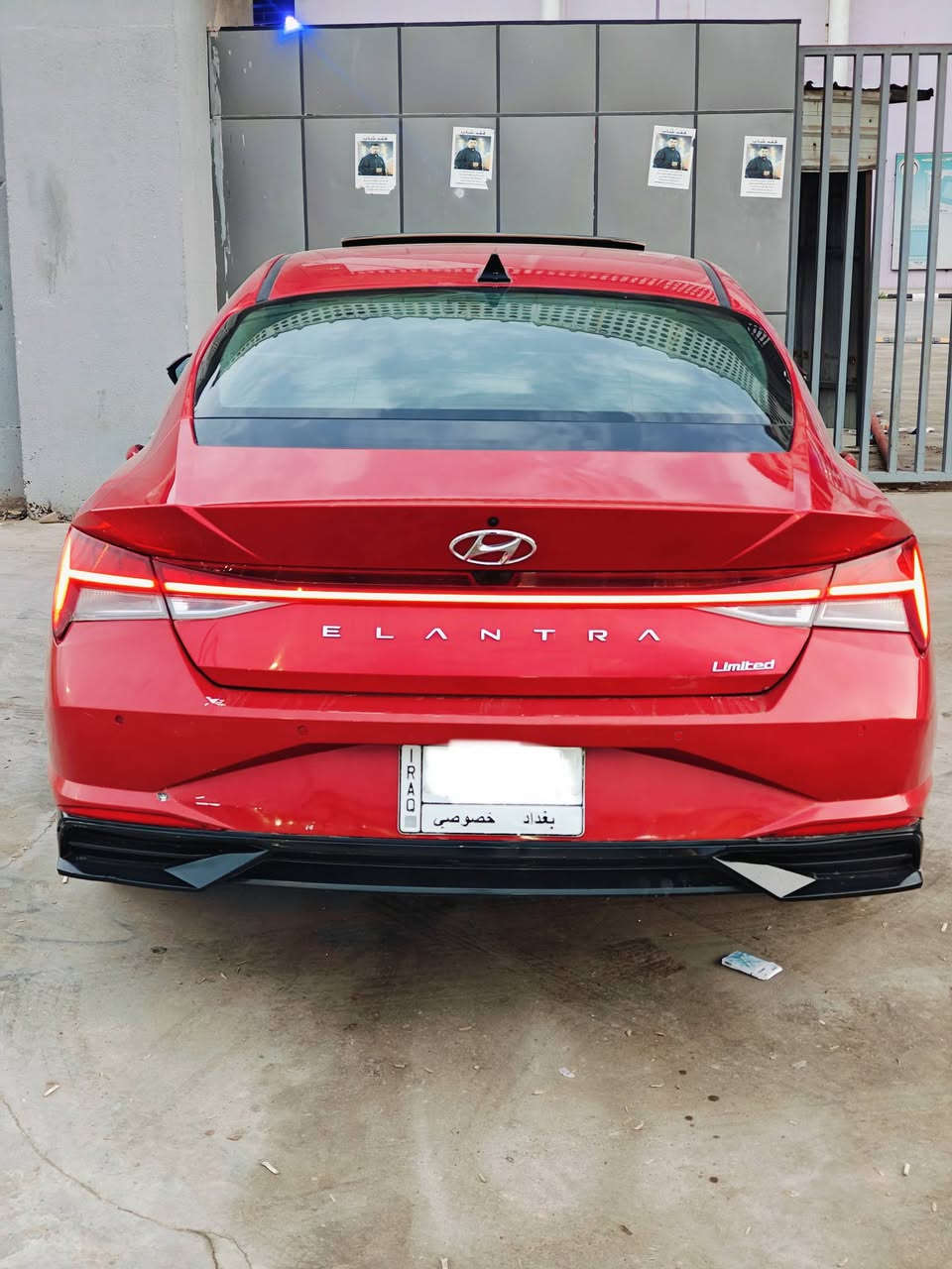 مرحبا
هونداي الانترا 
فول موصفات 1/1 لمتدد
موديل2021      
حادثه طخه بسيطه بين الباب والجاملغ
صور الحادث مرفق مع المنشور 
 ليبل واحد بدون تبديل بجم كبس
المواصفات فوووول
المحرك 2000 دوش
شاشه ديجتال 
بصمه
تشغيل عن بعد
كشنات جلد 
داخل ملكي ابيض
هند بريك بصمه
اوتو هولد                  
فتحه سقف                 
محرك 2000 دوش                          
حساس لايت 
حساس خلفي 
حساس أمامي 
كشن كهرباء 
كشن تدفئه 
نضام توقف ذاتي 
تبريد قطعتين
كاميرا خلفيه بلادي 
جي بي اس
نضام تشغيل الكاميرات 
شاشه  كبيره اصلي ابل كار بلي 
نضام ترحيب مري شفط
نضام مود درايف إيكو وسبورت و عادي
تحكم ستيرن فول 
ويل كب كروم حجم 17
لد امامي نهاري
 شباك نيكل
مانع انزلاق
مانع انحدار 
لايت عدسات زنون 
رادارات 
بعد بيها هواي موصفات 
رقم بغداد 
مشروع وطني تحويل مباشر 
مكاني بغداد 
ه‍ ***********
