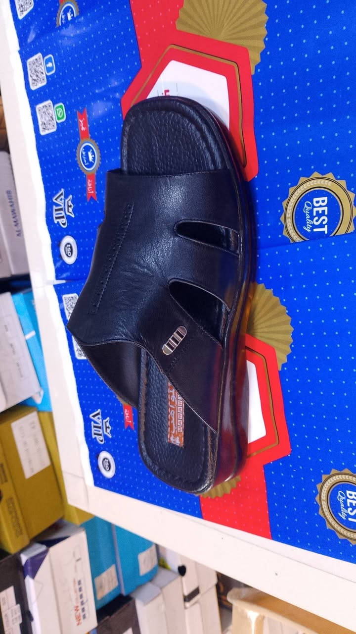 السلام عليكم ورحمة الله وبركاته 

وصلت الشحاطة المواهب الجلد الطبيعي الاصلي ❤️‍🔥👌🏿

الاحجام ،  /41/42/43/44/45

العنوان📍... الشرقاط السوك الكبير مقابل شركة نبض دجلة 
‏‪0785 709 3421‬‏📞
