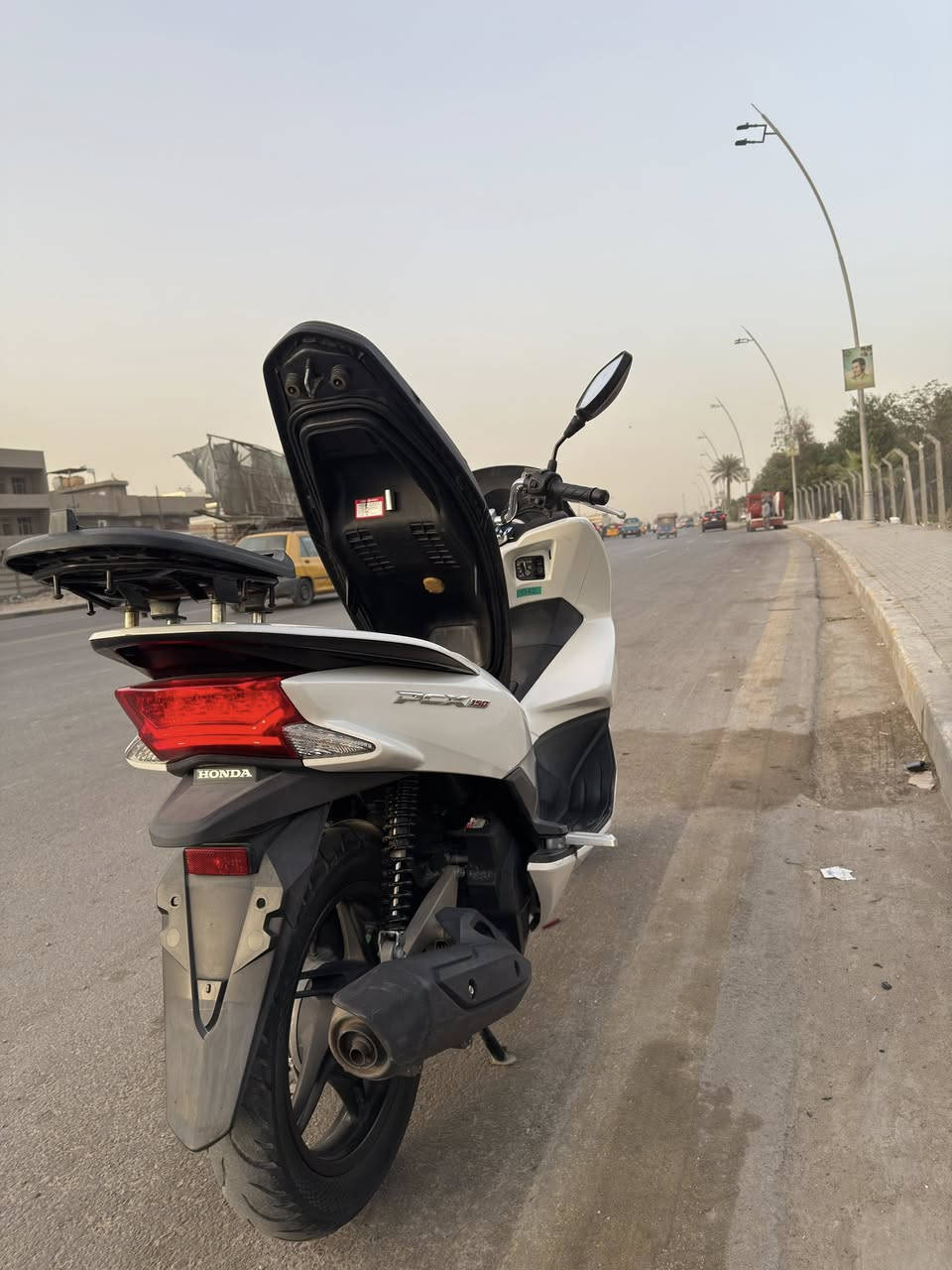 سلام عليكم دراجه pcx جيل الثاني مكينه 150 دراجه نضيفه وهاي صور مزاد ماشيه 20الف بكاني بغداد ***********
