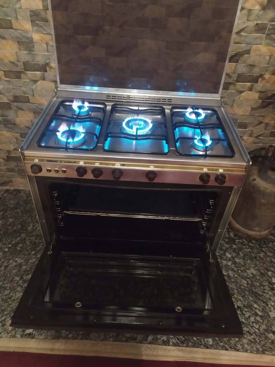 طباخ كريازي الاصلي نظافة 95/💯 كله شغال عالفحص عيون والفرن نارهن زركه وقويه


**إذا كنت صاحب هذا الإعلان وتريد حذفه لأي سبب، رجاءا أرسل رسالة إلى الدعم الفني**