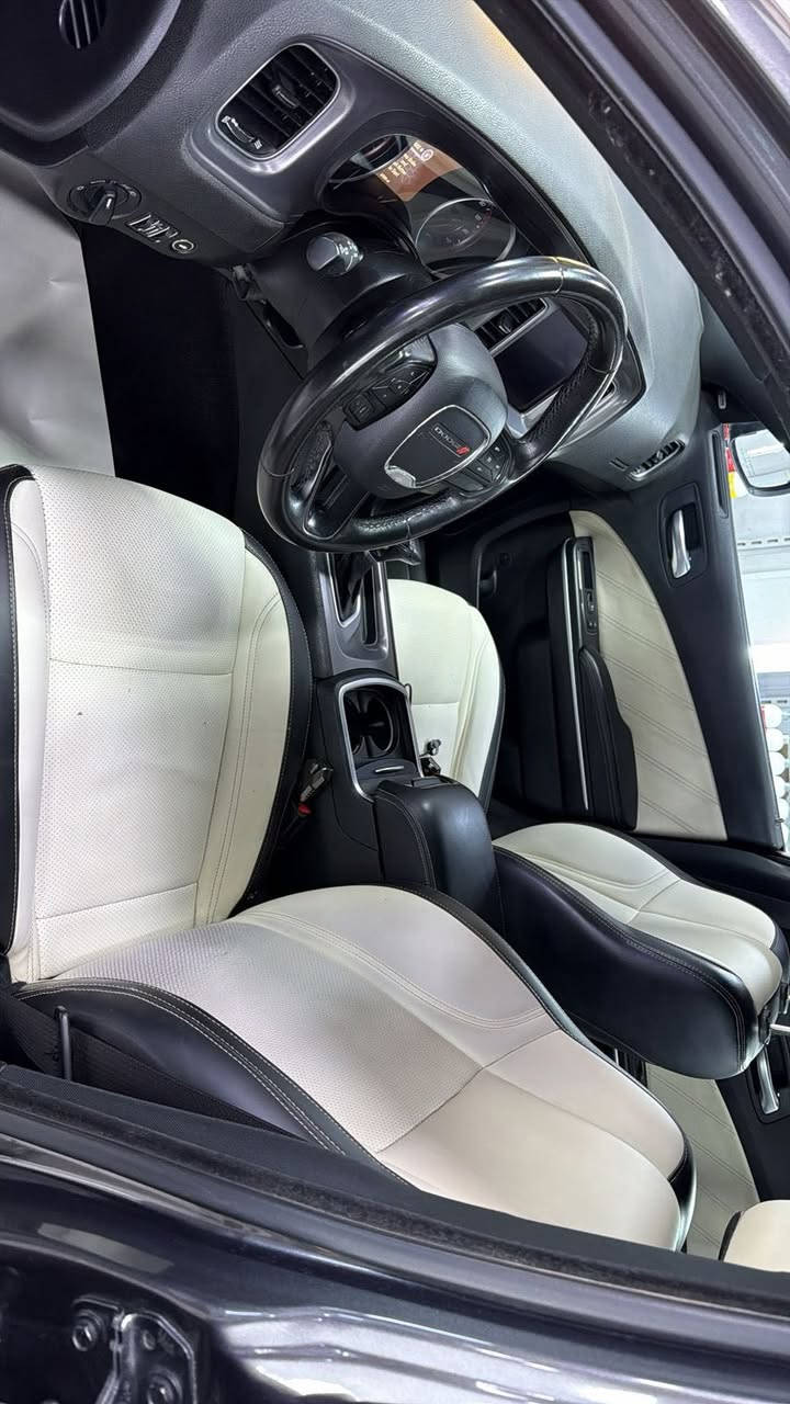 سلام عليكم
جارجر 2023 
رقم اربيل باسمي 
لون نفطي 
ماشيه 68  الف مايل 
موصفات  sxt
شاشه 
وتشغيل عن بعد 
حساسات خلفيه  
وكامره 
سياره  بدون  صبغ  بدون  تبديل  بدون  ارباك 
بيه  فقط بارد بلبنيد 
صور الحادث مرفقه مع  المنشور  
مكاني كركوك 
***********
السعر 255
