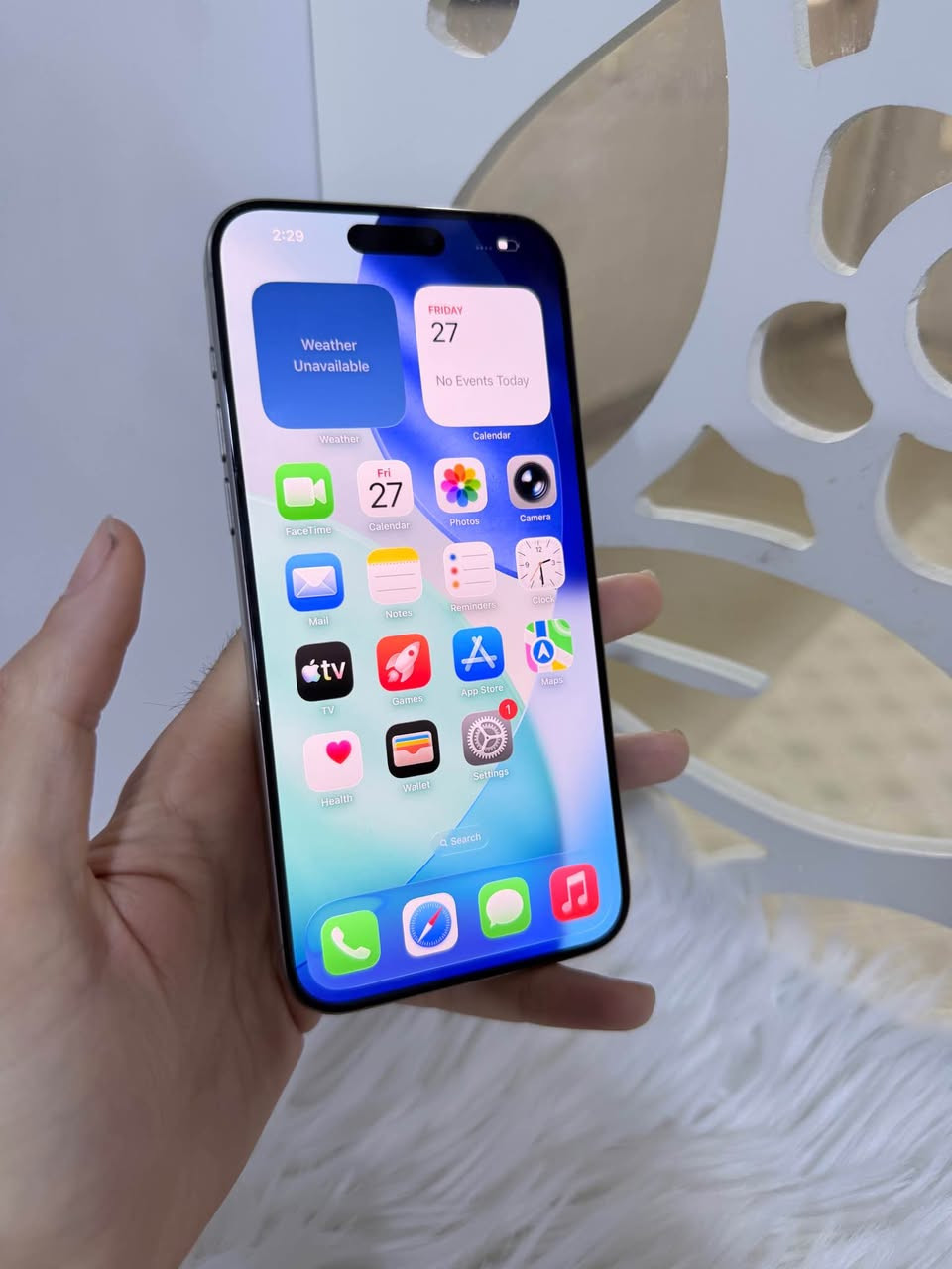 ئایفۆن ١٥ پڕۆ ماکس
زاکیرەی ٢٥٦ گێگا یەک سیم - ئی سیم
پاتری ٨٧ بە گشتی مۆبایلەکە خاوێنە
تەنها یەک درزی پشتی هەیە وەک لە وێنەکە دیارە
نرخی 610 دۆلار گەیاندن هەیە
ناونیشان - هەولێر قەڵاتی نوێ مۆبایلی هاوکار
ژمارە مۆبایل :- 📱 *********** أربيل, العراق
