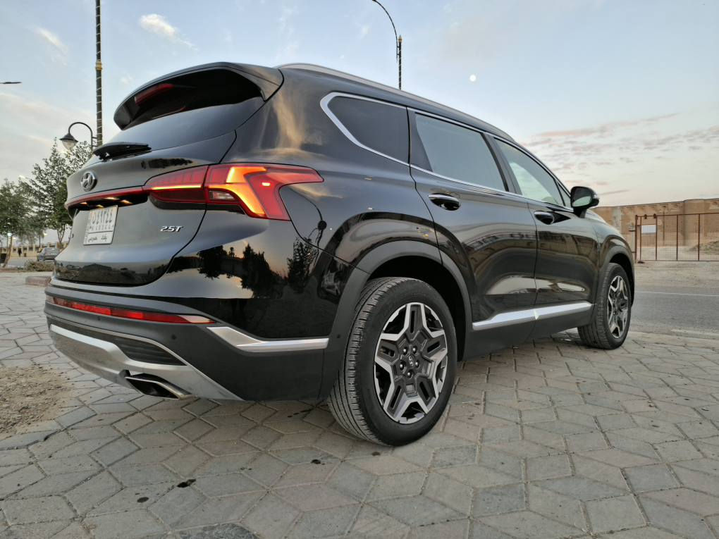 هيونداي سنتافي ليميتيد .2023
HYUNDAI SANTA FE LIMITED 
سنتافي  لمتد فول ١/١ رقم بغداد بأسمي
 بنزين حجم المحرك ٢٥٠٠ سي سي وارد امريكي ضررها بنيد وجاملغ ايمن ومكفوله شواصي ولغود 
 ماشية ٤٤ الف 
رقم الهاتف *********** // ***********  
المواصفات:-
١- مفتاح ذكي بصمة + التشغيل عن بعد .
٢- نظام اوتو بارك / تقديم و ترجيع السيارة بالمفتاح الذكي والتوقف الذاتي بدون سائق
٣- كير بنظام الازار المنفصلة الاصدار الجديد ( بيانو)
٣- كير ماوس ثانوي لأوضاع القيادة / Drive Mode 
‏Comfort - Smart - Sport 
٤- نظام HTRAC الحديث 
٥- بنوراما فتحة سقف.
٦- هاند بريك بصمة 
‏٧ - Auto Hold  أوتو هولد
٨- خاصية ISOFIX   ايزو فكس قفل الاطفال
٩- نظام مانع الانزلاق
١٠ - نظام نزول المنحدرات.
١١ - نظام اطفاء المحرك (A) ذاتيا في الازدحامات لتوفير الوقود
١٢- شاشة تدعم Apple Car play و Android وبلوتوث مدمج والأوامر الصوتية
١٣- الداشبورد الكتروني بانماط متغيرة حسب وضعية القيادة
١٤- الشاشة الوسطية حجم كبير ١٢ انج مع دعم الملاحة بالخرائط GPS وبوصلة للاتجاهات
١٥- شاحن هاتف wireless
١٦-  مخارج شحن USB وتشغيل الميديا
١٧- منافذ للطاقة كهرباء 12فولت ومنفذ 110 فولت
١٨-  المرايا الجانبية قابلة للطي + نقطة عمياء + هيتر + اشارات
١٩- مرايا جانبية بخاصية الترحيب والفتح عند الاقتراب والاضاءة في الضلام
٢٠-  الصندوق كهربائي ذكي يفتح عند الاقتراب
٢١- حساسات ضغط الاطارات 
٢٢- حساسات أمامية / جانبية /خلفية
٢٣-  كامرة اضافية لتقنية منع الخروج عن المسار
٢٤- ميزة التوقف الذاتي للمركبة منعا للاصطدام عند القيادة او الرجوع
٢٥-  المركبة تعيد نفسها للمسار الصحيح عند عدم الانتباه
٢٦- لايت زينون رباعي العدسات بتقنية High Beam الانارة الذكية + LED  نهاري 
٢٧- بك لايت LED مميز مدعوم بتقنية ضد الضباب لاوضح رؤية للمركبة
٢٨- خاصية دعم الكاميرات عند تشغيل الإشارة الجانبية لرؤية الزوايا العمياء
٢٩- كاميرا دوارة 3D تفاعلية متعددة الاوضاع
٣٠- اضاءة داخلية LED تقنية Ambient Light متعددة الالوان 
٣١- مرآة داخلية بخاصية التعتيم الذاتي 
٣٢- سستم صوت هارمن كاردن 10 سماعات محيطية مع دمام وتويترز 
٣٣-  نظام القيادة الذاتي الذكي في الشوارع المخططة 
٣٤- مثبت السرعة Cruise وميزة التباعد عن المركبات
٣٥- خاصية المايك للسائق للتحدث مع الركاب في الخلف
٣٦- حساس حراري بسقف السيارة بتحذير صوتي في حال نسيان الاطفال في المركبة
٣٧- قفل الابواب والنوافذ / خاصية عدم العبث للاطفال
٣٨- القفل المركزي للابواب وعدم الفتح عند مرور مركبة بشكل قريب من السيارة 
٣٩- مقعد السائق خاصية الخزن وميزة الخروج المريح عند الاطفاء
٤٠-  المقاعد الامامية كهرباء + تبريد + تدفئة
٤١- المقاعد الخلفية تدفئة
٤٢- الداخل جلد بلون مميز تطعيم الدواخل
٤٣- ستائر جانبية 
٤٤- ستيرنغ من الجلد حياكة مع تحكمات وميزة تدفئة المقود
٤٥- شفتات رياضية بالمقود
٤٦-  التبريد والتدفئة تحكم شاشة وتحكم يدوي ايضا
٤٧-  التبريد امامي خلفي مناخ منفصل
٤٨-بردات أبواب خلفية  وكذلك في الصندوق
٤٩- قبضات أبواب ألمنيوم مع خاصية الانارة ليلا
٥٠- حساس لمس ابواب لفتح وغلق باب السائق والراكب
٥١- ماسحات امامية حساس / تشغيل تلقائي وسرعة حسب غزارة المطر
٥٢- ماسحة خلفية حساس /  تشغيل تلقائي عند المطر
٥٣- اريل نفكيتر مدمج بتقنية التقاط بث الراديو HD
٥٤- الصندوق كهربائي ذكي يفتح عند الاقتراب بغداد, العراق
