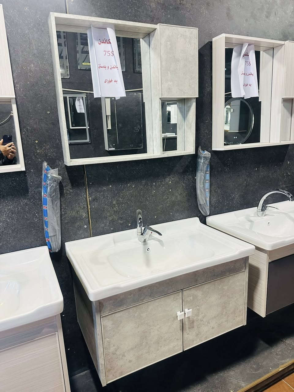 إلى وكلائنا في العراق وصول لدينا مغاسل رئاسي حجم89cm إلى شركة جه نكين اسعار مناسبه اصحاب محلات ومجمعات وشركات ***********
