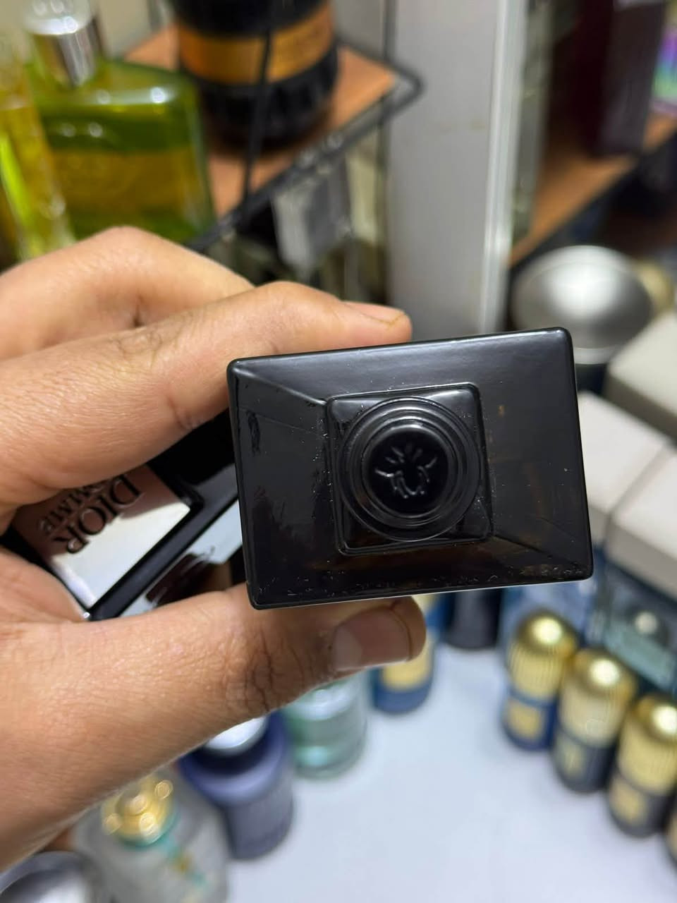 ديور هوم بارفام 75 مل
للحجز واتساب ***********
عطر رجالِيّ يطابع جلدي خشبي، يحتوي على مزيج من السوسن مع لمسات عنبرية ودافئة، ويتطور إلى قاعدة تحتوي على الأخشاب والنفحات الجلدية، مع طابع عميق ومستمر.
