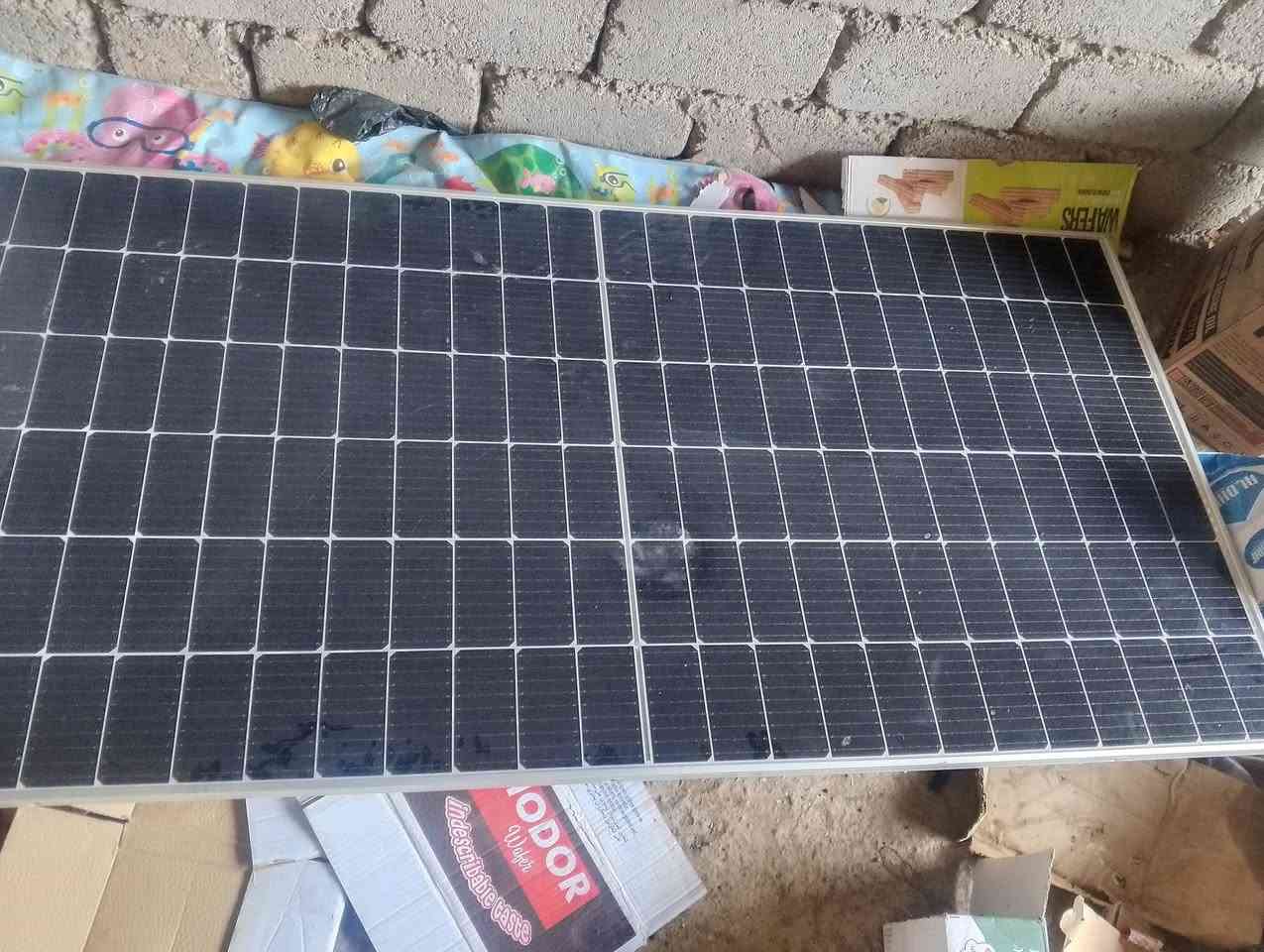 سلام عليكم طاقه شمسيه ستوته شحن الجم 450واط معا جهاز تحويل شحن الا ستوته شحن 5بطاريات أو 6بطاريات سعر 325 وبيها مجال مكاني موصل رقم الهاتف واتساب ***********
