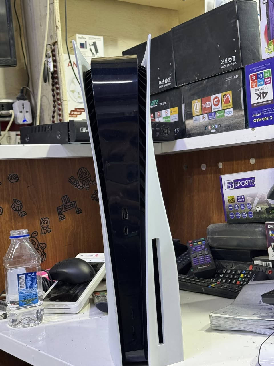 بلي 5 ذاكرة وان تيرا نظيف جدا جدا يجي ويا جوستك اصلية مالته + قرصين نظيفات للبيع السعر 500  وبي مجال بسيط


**إذا كنت صاحب هذا الإعلان وتريد حذفه لأي سبب، رجاءا أرسل رسالة إلى الدعم الفني**