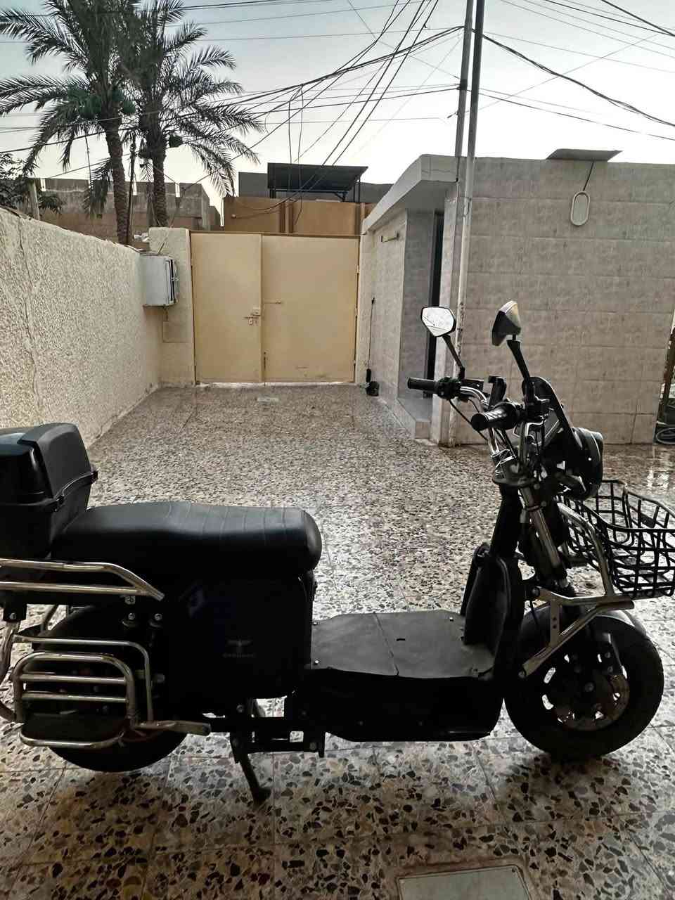 السلام عليكم
دراجه همر ابو سله
سته بطاريات جديده الدراجه بيه ملاحضات بسيطه 
السعر 650 وبيه مجال حك الجيه 
***********
