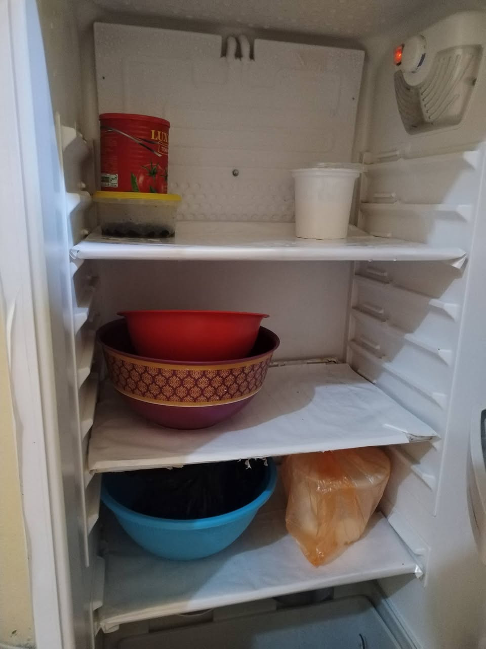 السلام عليكم ثلاجه للبيع مستخدمه تجميد فوول السعر ١٥٠ للاتصال
***********
