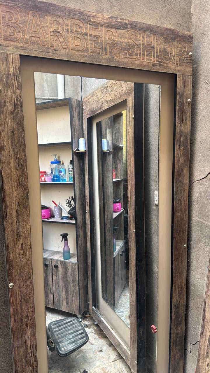 ‏سلام عليكم كراسي اثنين نظافة 50% 100 زينات يعني وياهم جام واحدة اللي يحب يتواصل وياي على الرقم وسهل بهم ***********￼
