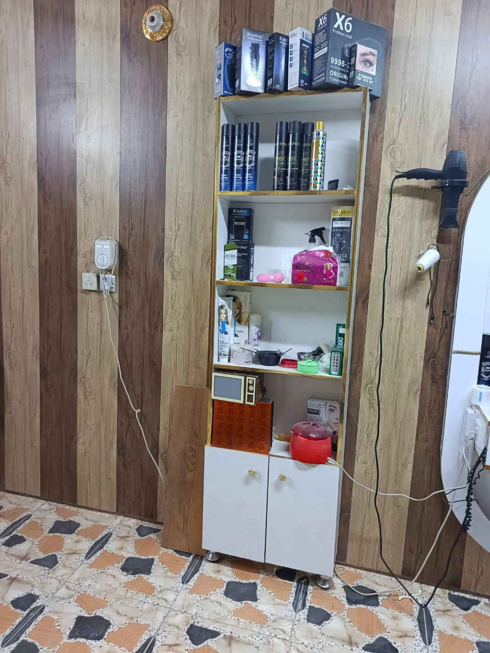 السلام عليكم غراض حلاقة متكاملة ونضيفة للبيع السعر خاص أو للاستفسار ***********
