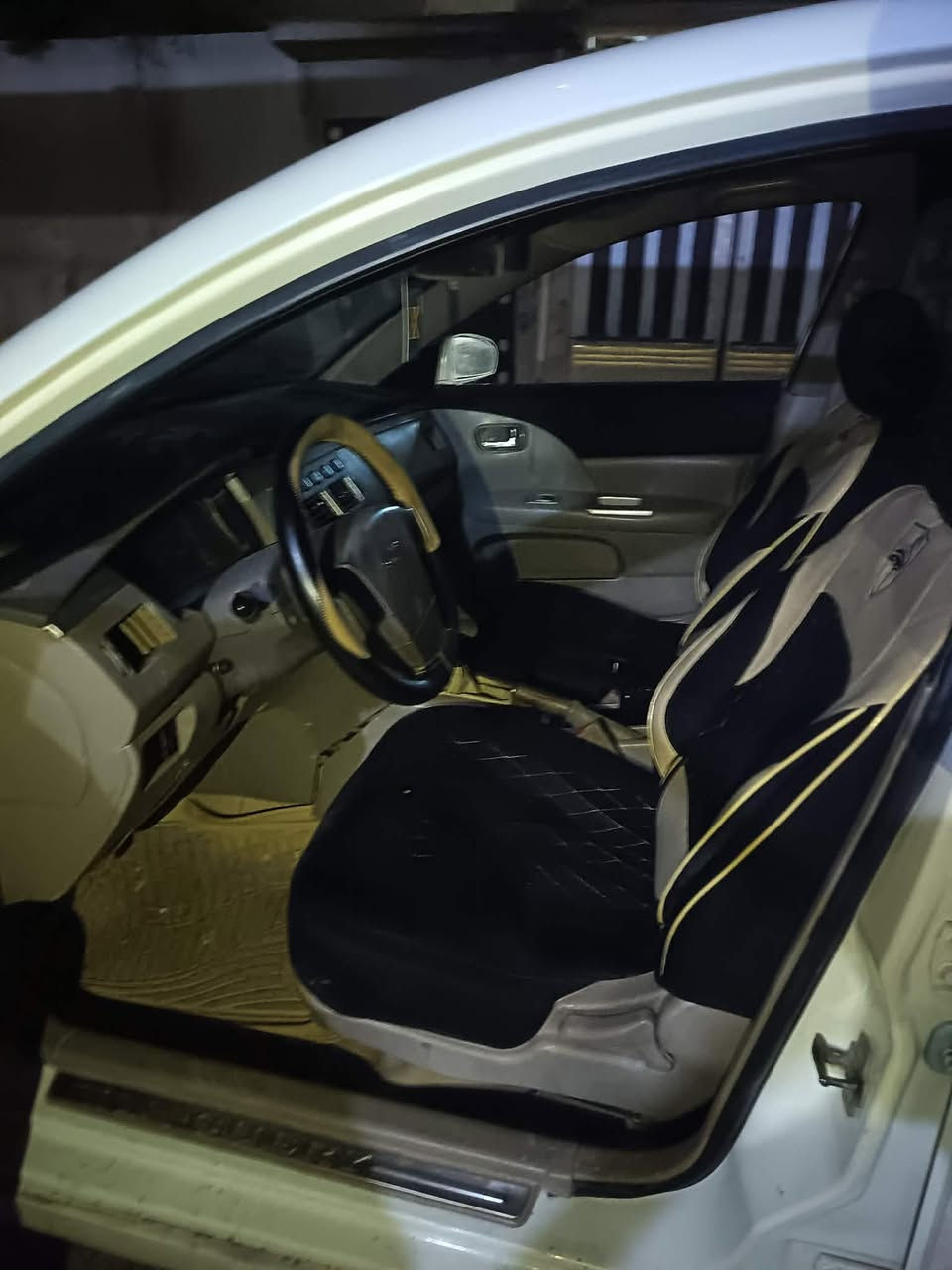 السلام عليكم مكلف بلنشر لسيارة مال ابن عمي شيري اي فايف موديل ٢٠٠٨ كير عادي رقم بغداد باسمة لسيارة صبغ عام اثر جراد كلير وتصليح خياسات  داخل كلة مدوشم كير محرك تبريد  كهربائيات كلة شغال ادامة كاملة صدر نص عمر السعر ٣٥ وبيها مجال العنوان بغداد اي استفسار الاتصال على الرقم وتحياتي  ***********
