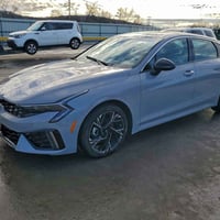 كيا K5 • ٢٠٢٥ • مزاد