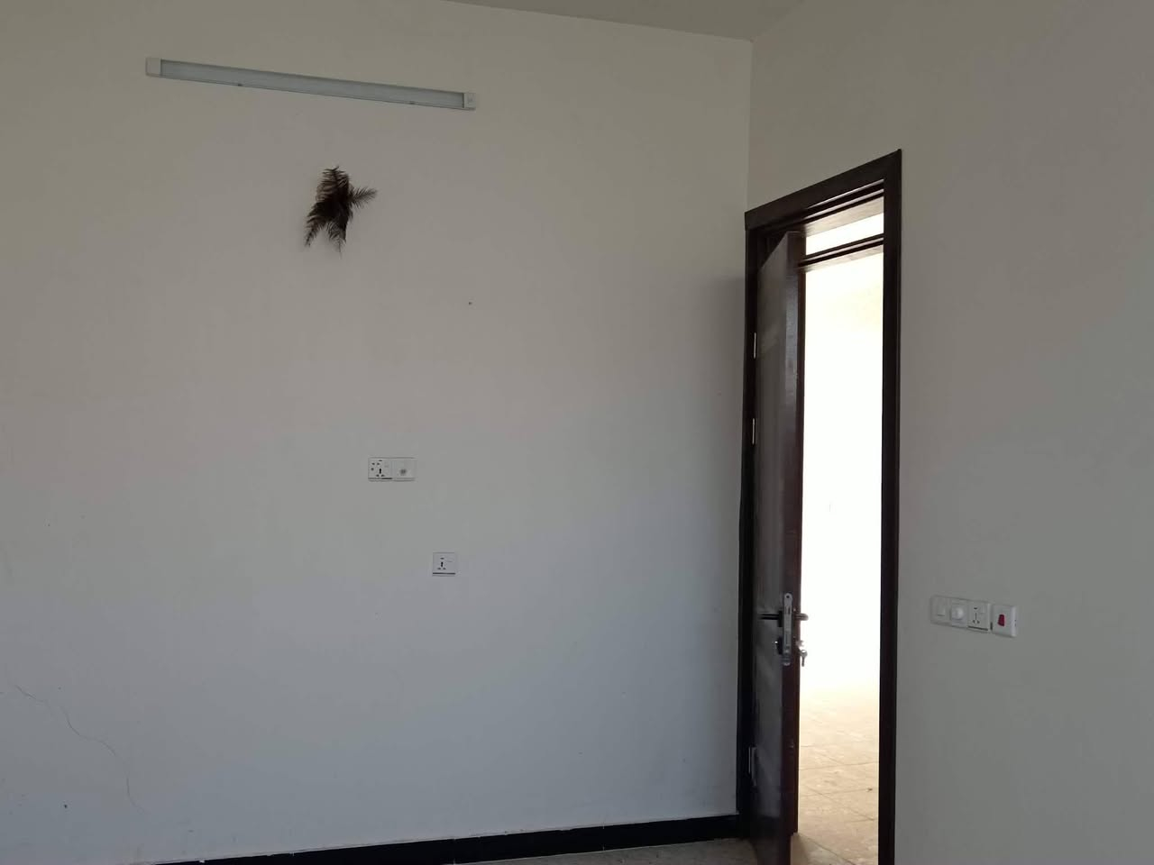 3 غرف نوم + استقبال
حمامين
البيت جديد محد ساكن بي  الي يفيده يتفضل يتصل *********** هـ  الدوانم قرب جامع الملك القدوس
