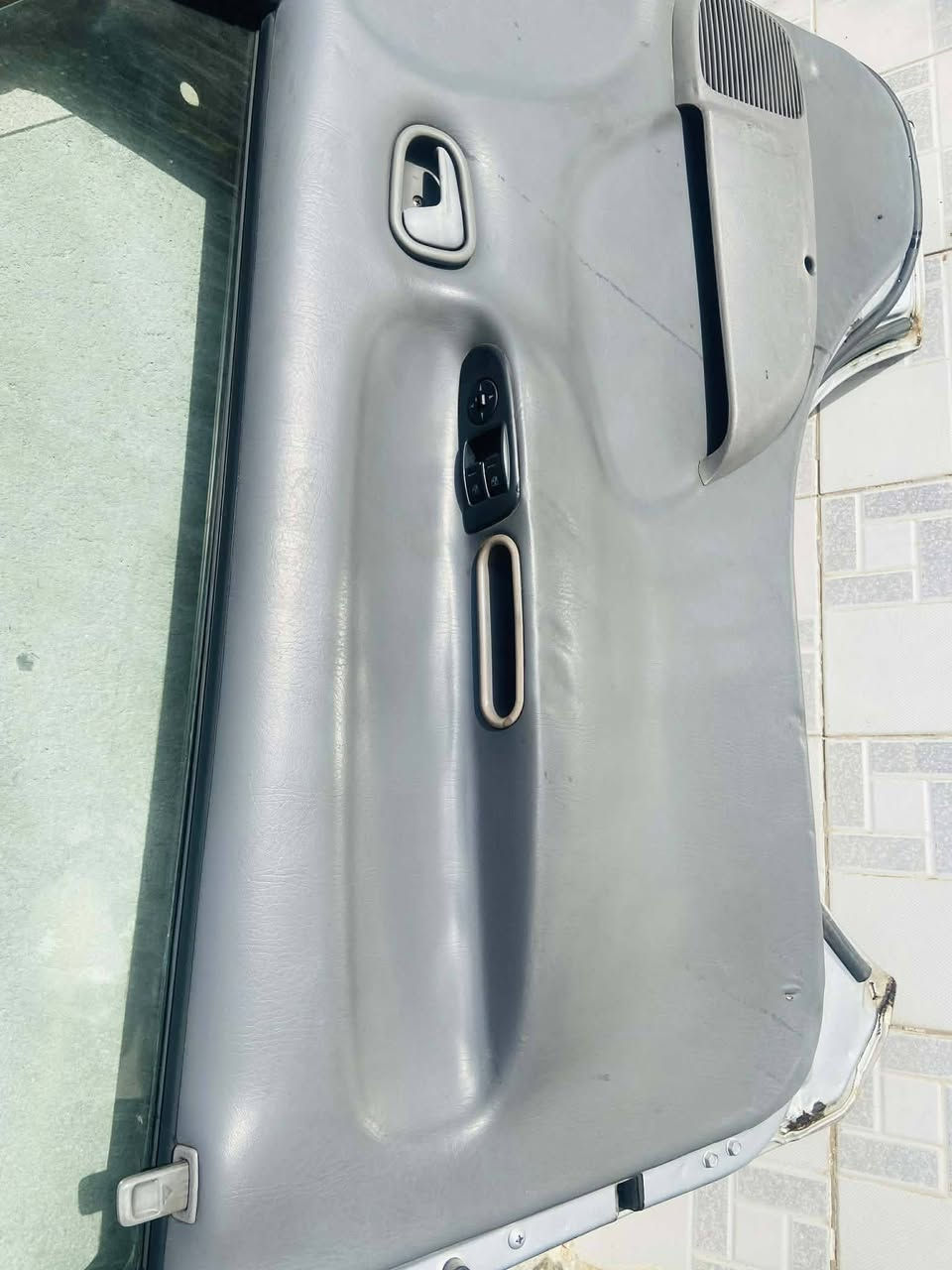 بابين بريجو كصه اليمين و اليسار 
نضاف مقفلات كاملات جام بطاين ضفاير مري لاستيك الشركة 
***********
