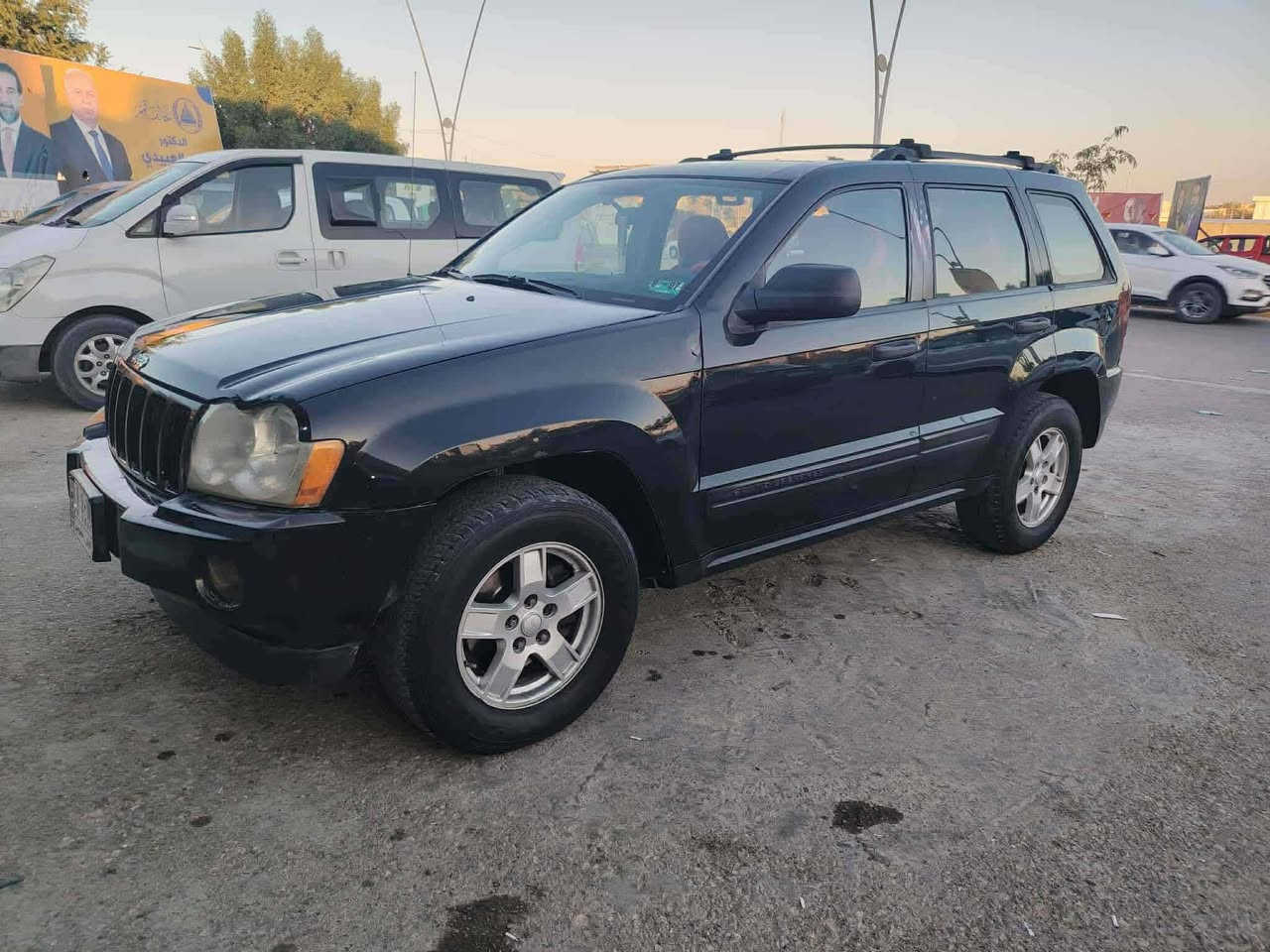 السلام عليكم Jeepشيروكي السياره حلوه وكاعده محرك 3و700 بيع او مراوس للستفسار اتصال  عل رقم ***********
