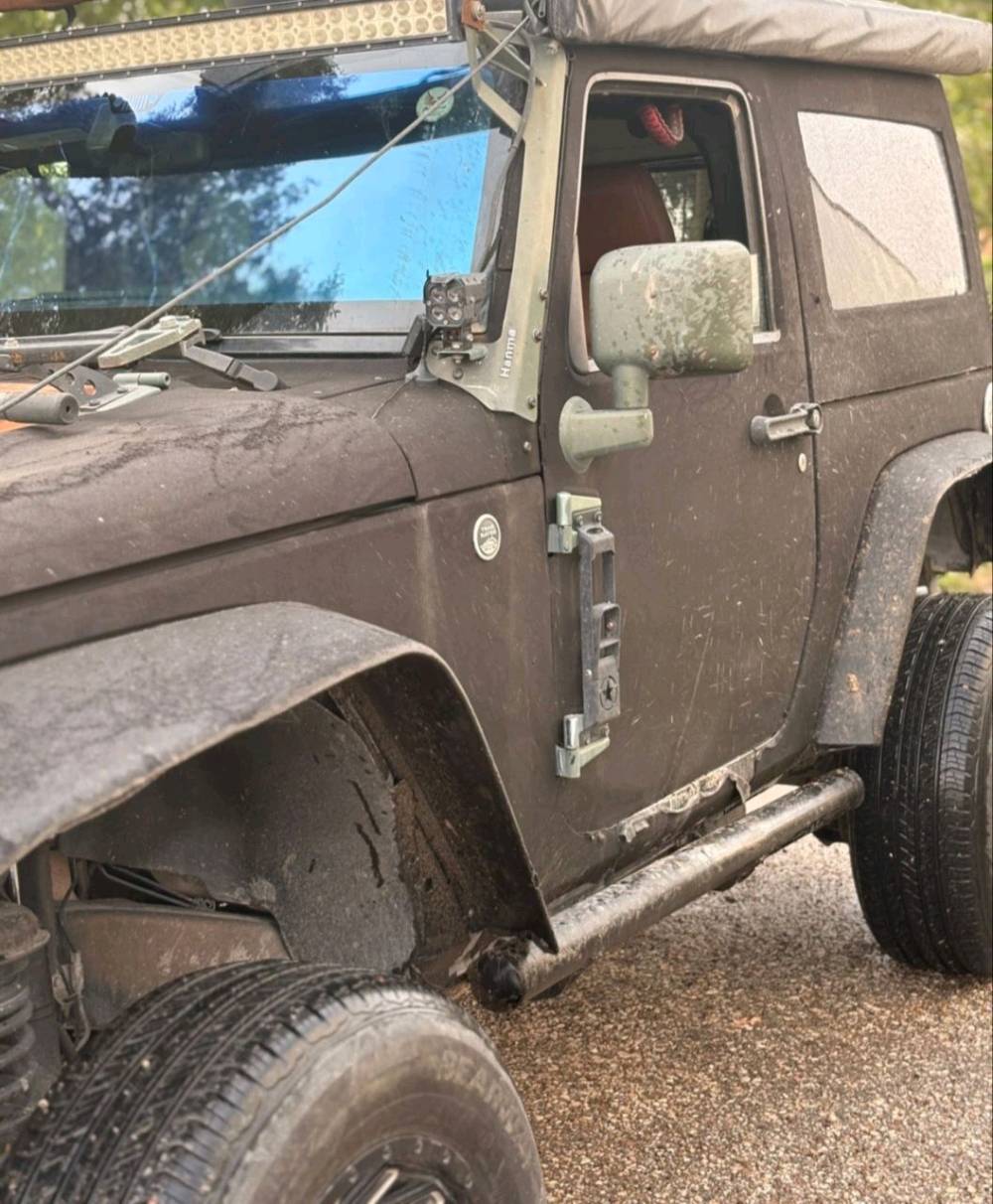 السلام عليكم 
للمراوس شعندك نزل حسب قناعه 

ارخص رانكلر 11 بهل تزويد الله يشاهد صايره علينه فوك 220 -سعره 135 وبلخير ع ياخذه 

الوحش الامريكي Jeeb Wrangler جيب رانكلر 2011 فئة سبورت اربعينيه دفع رباعي 4x4 

وارد امريكي ضرره جاملغ امامي فقط بدون دواخل

سقف كاربون قابل للفتح 

رقم ديالى شرط تحويل 

ماشيه 110 الف فقط حقيقي

محرك كير ولوكير صدر تبريد كله كامله 

سياره مغلفه قديفه شامو تغليف موصبغ وكشره كلش نضيف وبلادي وعندي صور قبل تغليف شرط زلغ مابيه ع وضع الشركه بدون صبغ 

داخل جلد لون قرميدي 🤎

   تعديلات  ⚡

صالنصات بوابات تفريغ نار 🔥 وصوت رياضي🌪 مشتغله يم كراج كاربون 

مرفعه ٢.٥ انج 
بنيد ابو فتحات 
دبلات و لويات اودمان 
حامل سبر خلفي تي ماكس 
دعاميه بويزن سبايدر 
شوته اوف رود تي ماكس 
دوس جنبيه اميركنستار 
لد بار 
بلوجكترات عدد ٢٤ 
بوكسفيوز و كنترول خاص بالبلوجكترات 
ونج سحب 
مظله جانبيه 
صندوق خزن بوكس 
شاشه اندرويد كامره خلفيه
وبعد بيه هواي تعديلات وماعده اضافات داخليه والخارحيه هواي اضافات 
-----
 سبير والدعاميه موجودات وسياره جان عليه تاير جبلي بس هسه شديتله هذا تاير الياخذه يشدله جبلي او يعوف هذا بعد يم مشتري ويردله ترتيبات بسيطه فقط 
مكان سياره الاعطيفيه 
الاستفسار اتصال ع رقم *********** سيد علي او واتساب *********** 