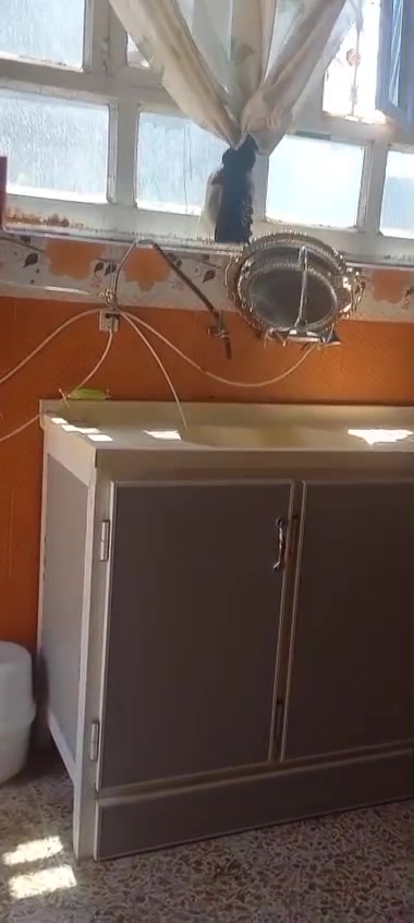 كاونتر مستخدم نضيف طول 3 مترات وطول السنك 2 متر سعره 800 وبي مجال مكان رمادي اي ستفسار خاص او اتصال عل رقم بي واتساب ‏‪***********‬‏

