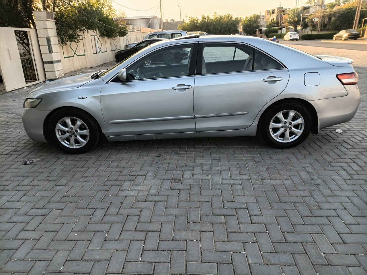 السلام عليكم ... للبيع تويوتا كامري GLX موديل 2009 وارد خليجي سلايت رووف محرك 2400 تبريد خلفي امامي كراسي كهرباء شاشه كامرة خلفيه برده خلفيه كهرباء كروز سرعه الرقم الدولي الجديد باسمي هزه جديده بيها قطعتين صبغ فقط بدون اي داخل طخه خفيفه وشخط مكان السياره بغداد العامريه *********** السياره ناعمه وسياقه حلوة ومابيها اي نقص ومستعد انزل من سعرها في حال وجود خلل بالتراي ما عدا الصبغ القطعتين السعر 103$ وتحياتي للجميع
