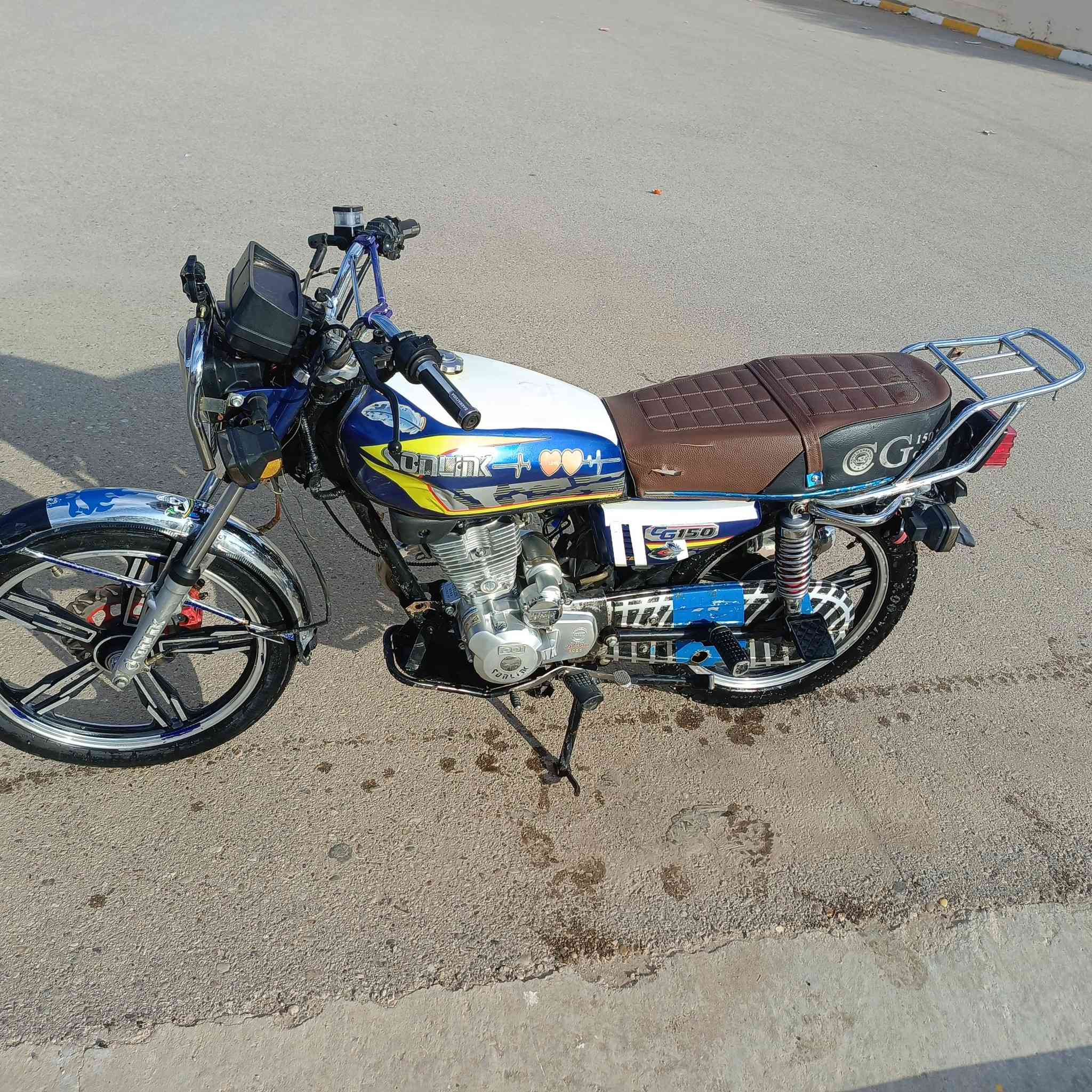 سلام عليكم

دراجة سونلك 23

للبيع او مراوس،حسب القناعة

دراجة بلادية

محرك ما مفتوح 

محرك صافي وصوت ناعم

نشاط شرط يعلگ 

كشر جديد موضح بالصور

وياله عدالتهة ميل

تواير جدد

كهربائيات كلهه شغالة

اوراق منفيست فقط

السعر 650 والشراي بي خير ويدلل

للاتصال واتساب وخط

***********                                  ***********

مكاني القائم العبيدي

#رجاءً ال مو شراي لٱ يتعبني

ولا تكسر بحلال العالم 

#ادمن وافق اذاا موزحمة 🤍
